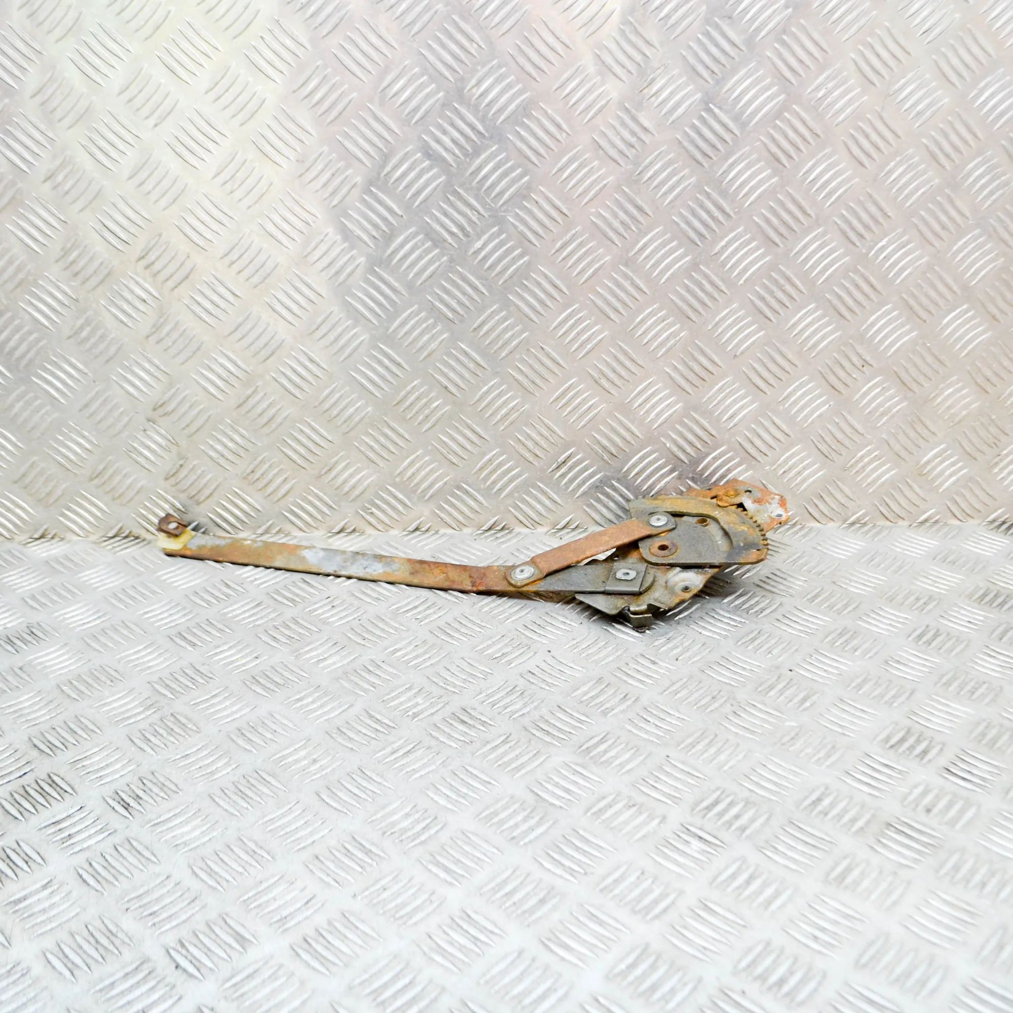 Mercedes-Benz 200 - 280 (W114, W115) Front Right Door Window Regulator Front Right Door Window Regulator — MERCEDES BE...