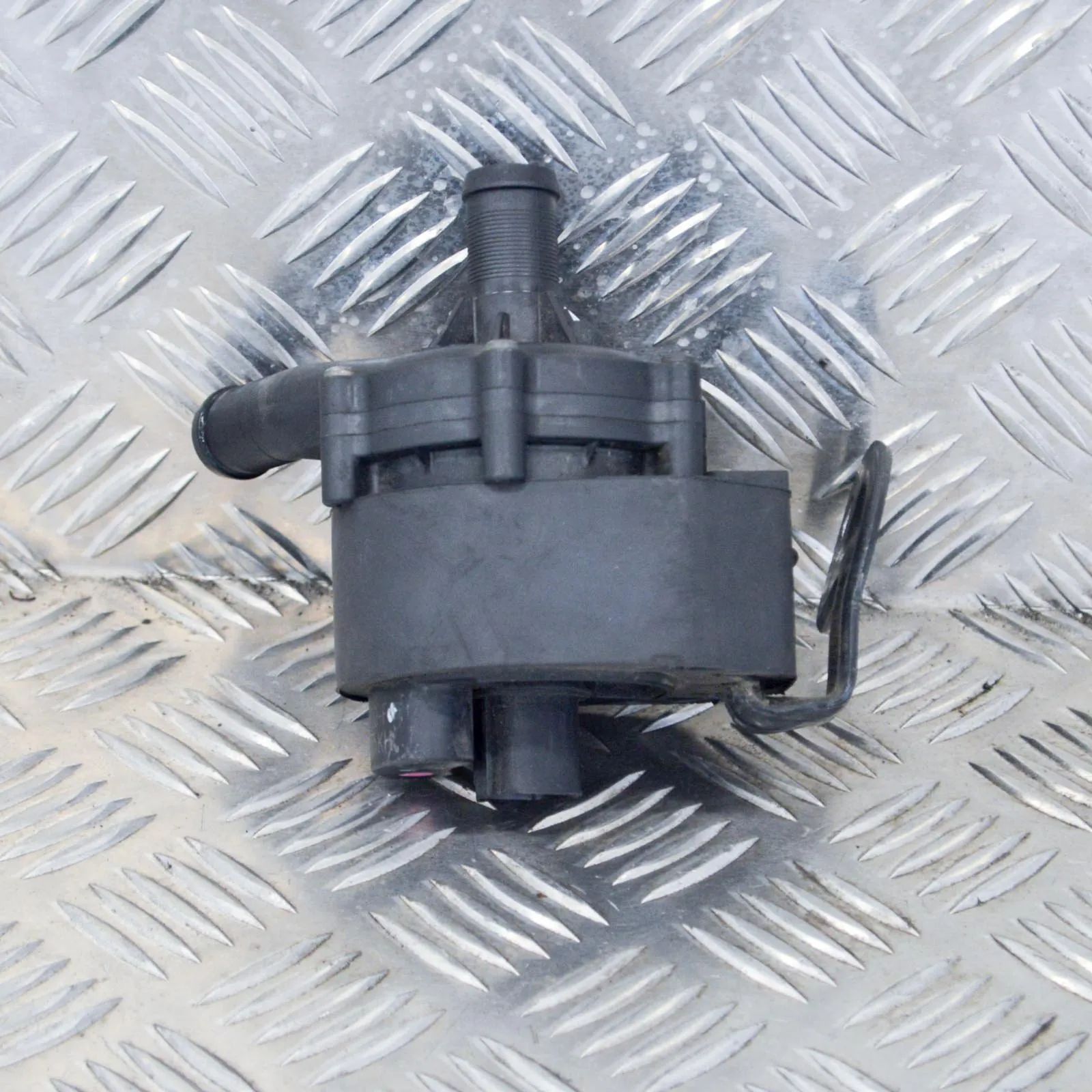 Tesla Model X Auxiliary Water Pump Auxiliary Water Pump — TESLA MODEL X (2013-...)...