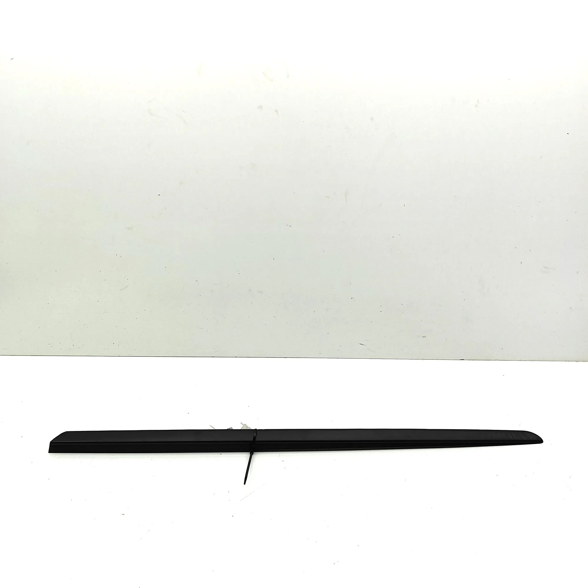 Porsche Cayenne Windshield Right Vertical Trim Windshield Right Vertical Trim — PORSCHE CAYENN...