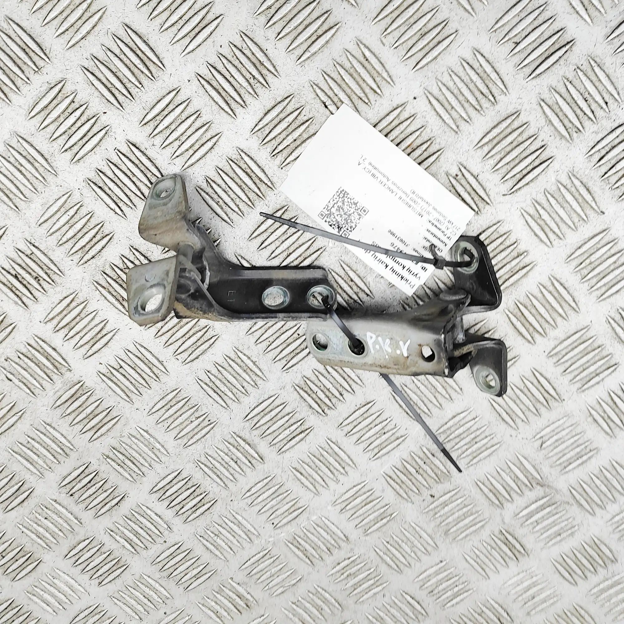Mitsubishi Lancer Door hinge set — front left Door hinge set — front left — MITSUBISHI LANCER...
