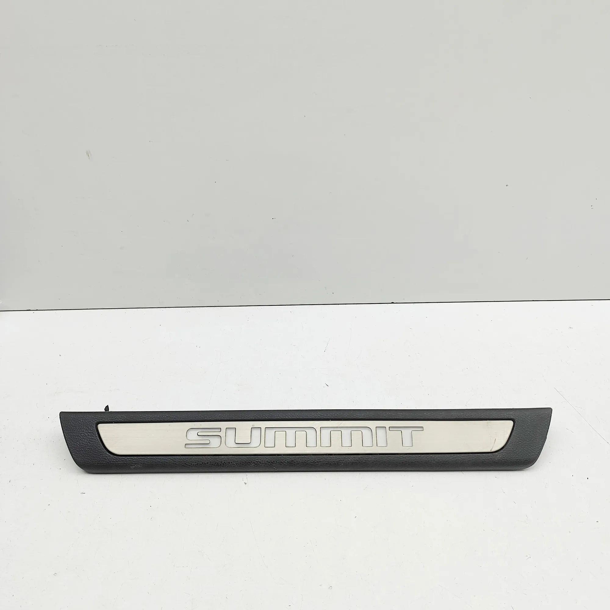 Jeep Grand Cherokee (WK) Sill trim — front right Sill trim — front right — JEEP GRAND CHEROKEE (...