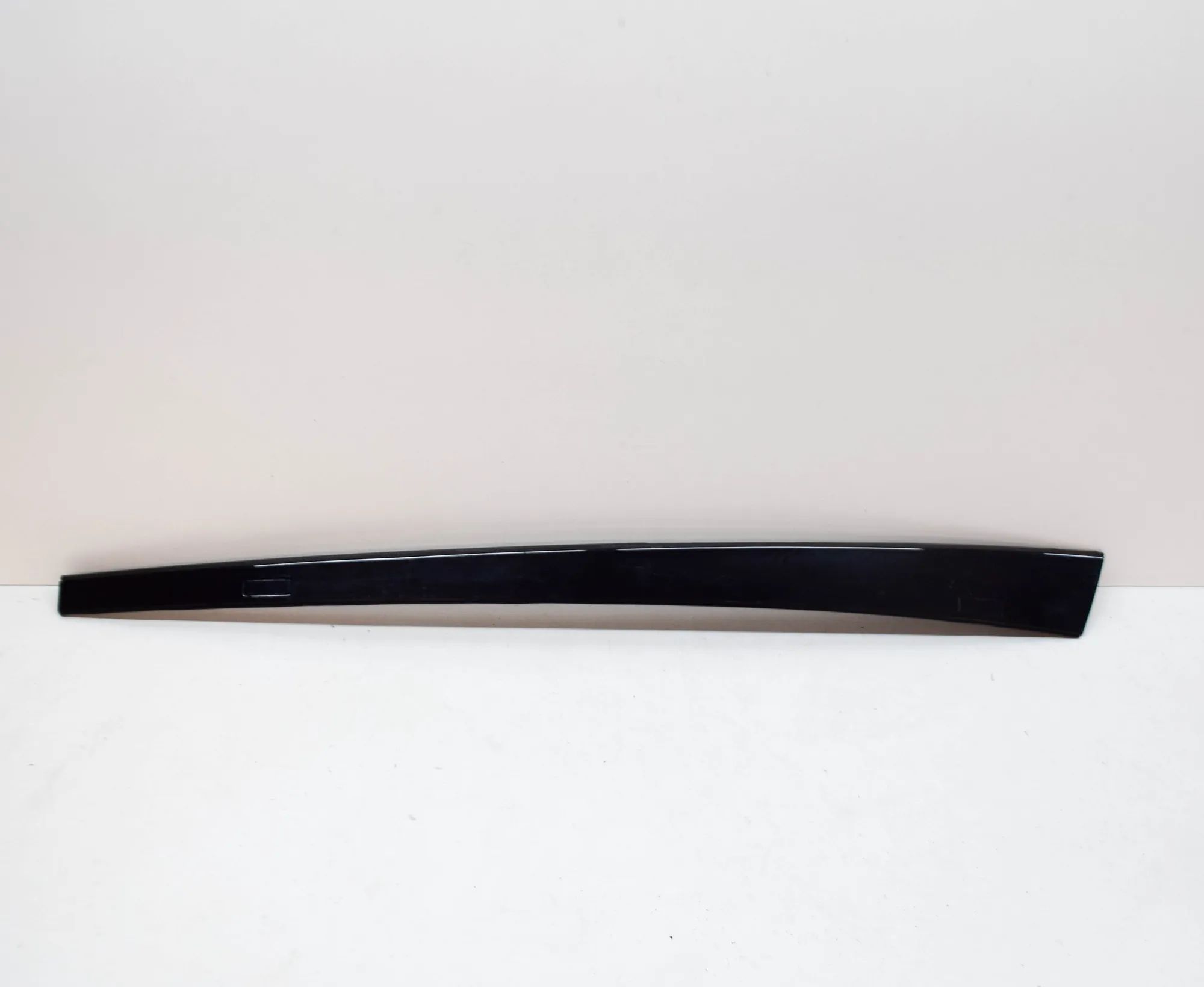 Tesla Model S Right Side Roof Strip Trim Right Side Roof Strip Trim — TESLA MODEL S (201...