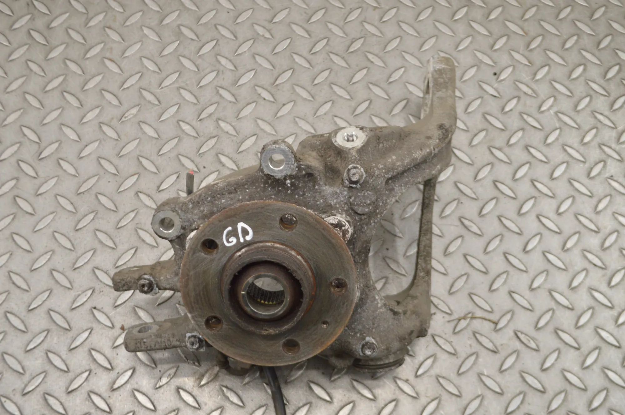 Audi A6 (C7) Rear Right Wheel Hub Rear Right Wheel Hub — AUDI A6 (Allroad 4GH, 4G...