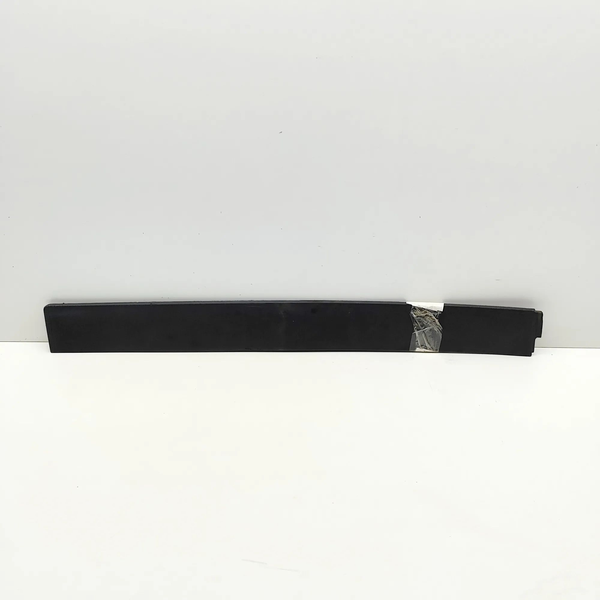 Tesla Model X Lower door moulding — rear — right Lower door moulding — rear — right — TESLA MODE...
