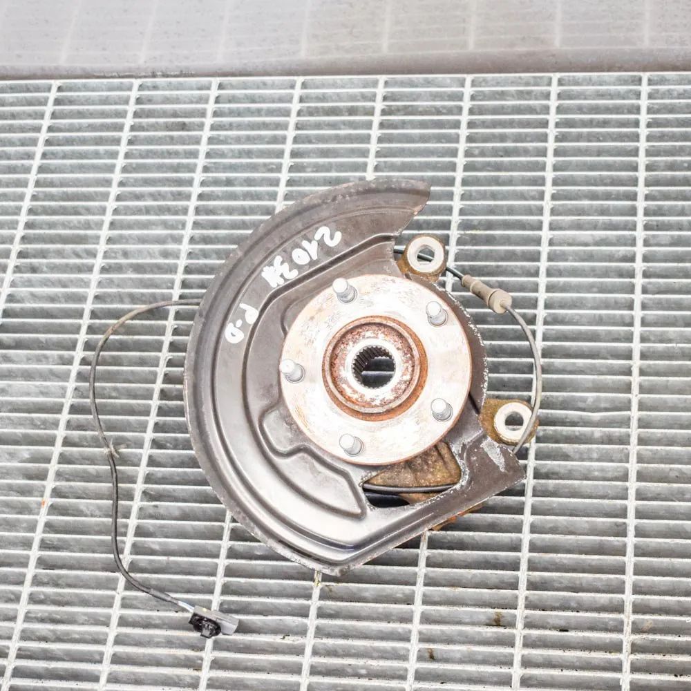 Nissan Juke Front Right Wheel Hub Front Right Wheel Hub — NISSAN JUKE (F15) (2010...