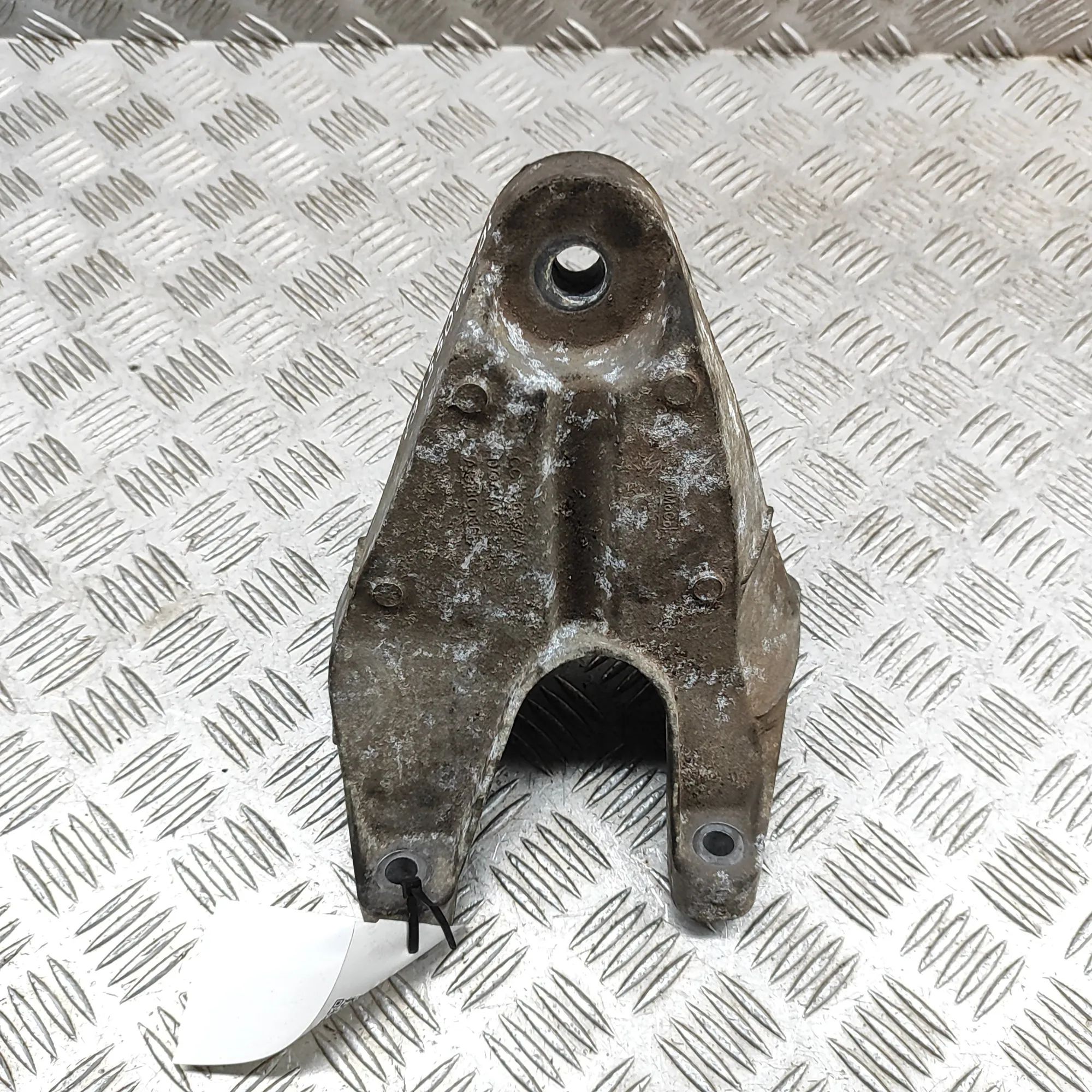 Ford Transit Connect / Tourneo Connect Right Side Engine Bracket Right Side Engine Bracket — FORD TRANSIT (Minib...