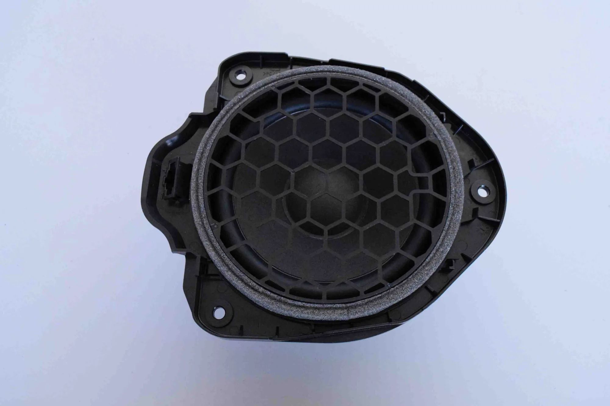 Audi A3 (8V) Rear Right Door Speaker Rear Right Door Speaker — AUDI A3 (Cabrio 8V7, ...