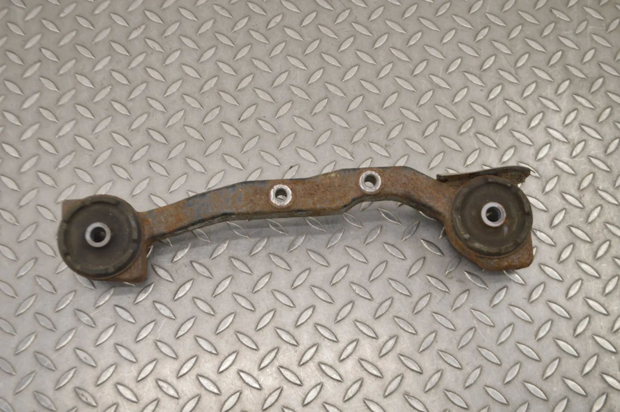 Lexus RX Rear differential bracket Rear differential bracket — LEXUS RX (_L2_) (20...