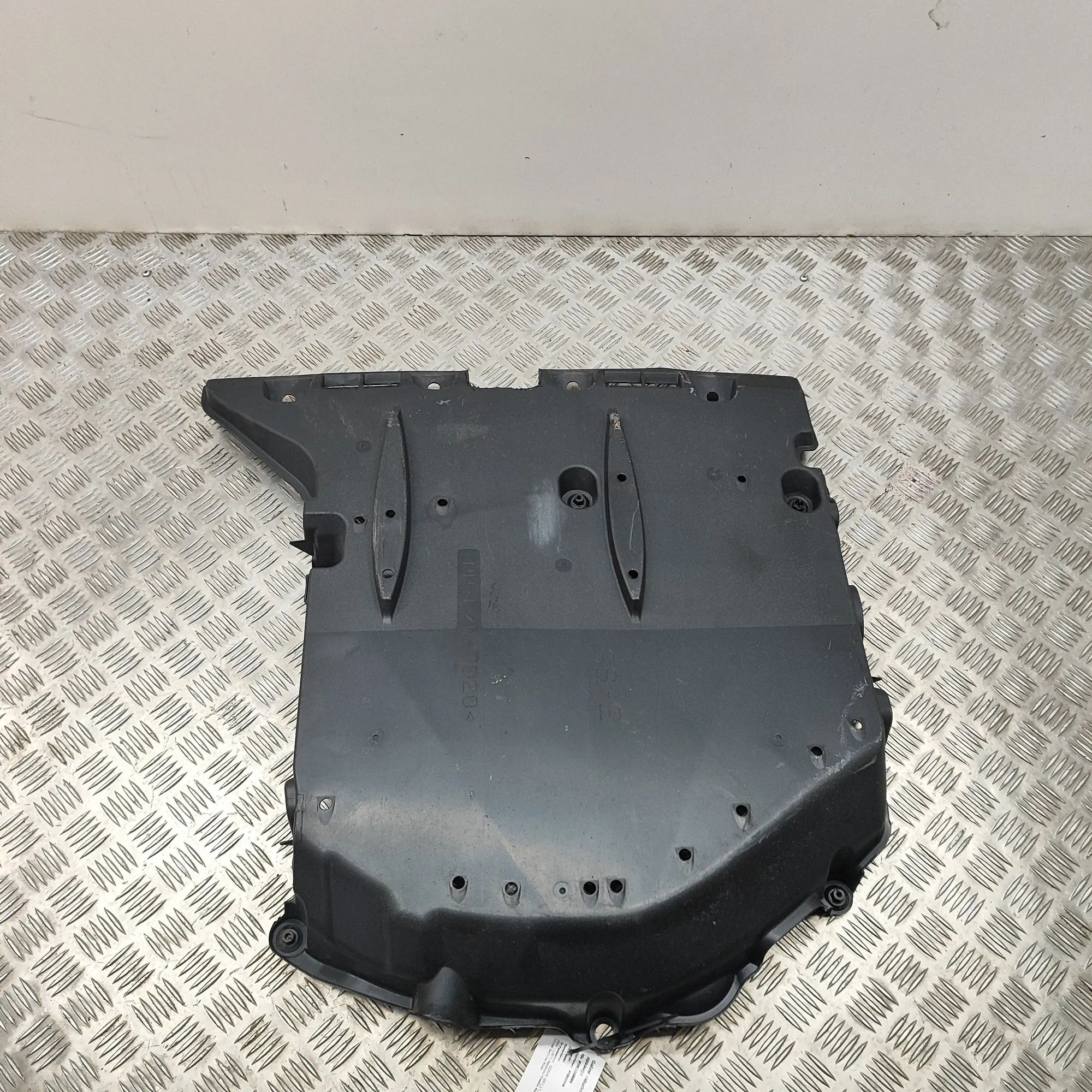Lexus GS Rear Middle Underbody Cover Rear Middle Underbody Cover — LEXUS GS (_L1_) (...