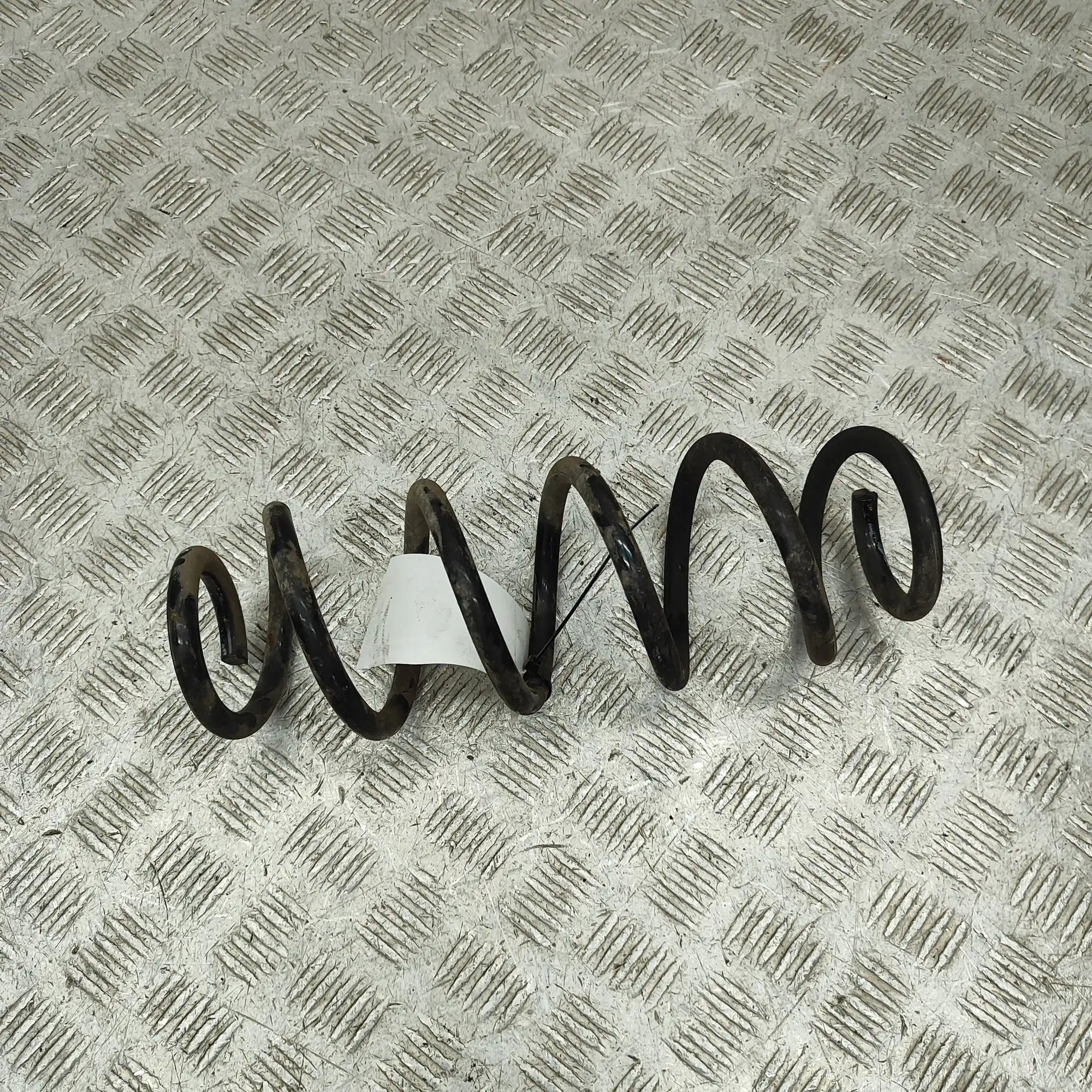 Suzuki Grand Vitara Coil spring — rear left Coil spring — rear left — SUZUKI VITARA (LY) (2...