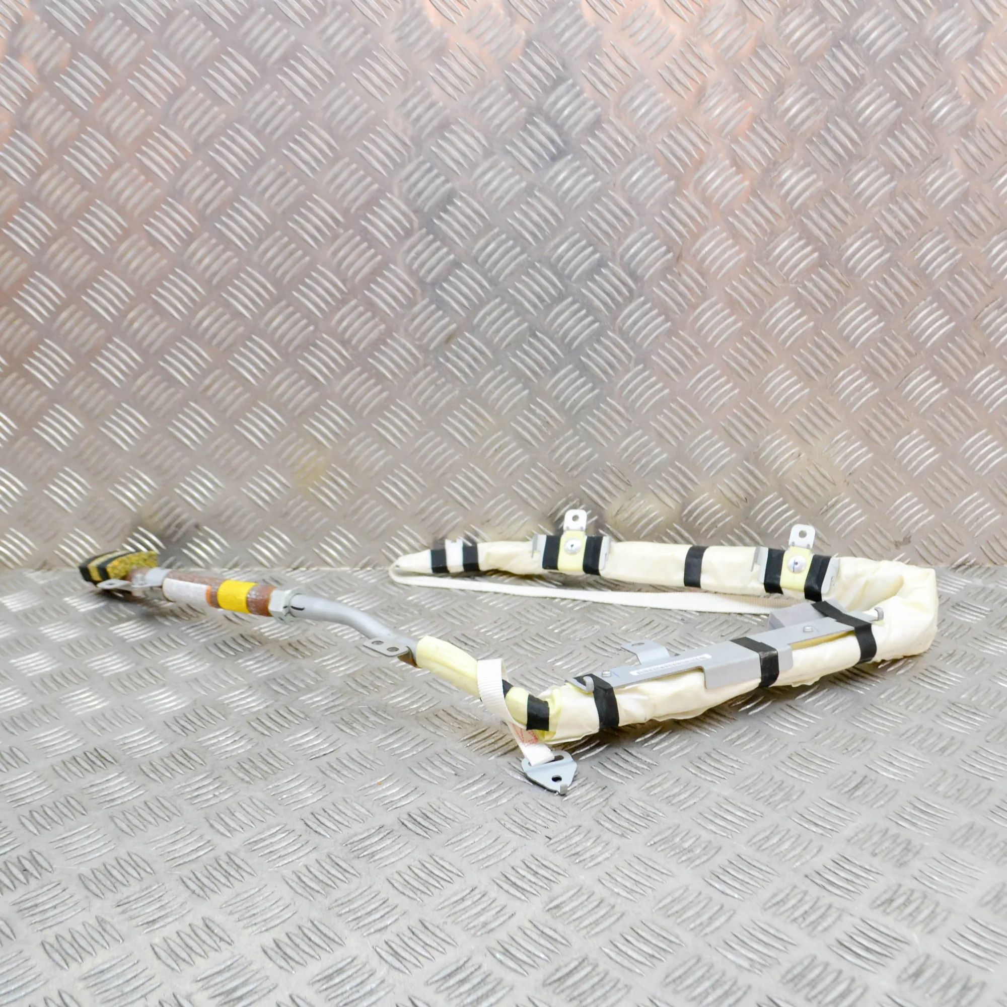 Suzuki Grand Vitara Left Side Roof Safety Curtain SRS Left Side Roof Safety Curtain SRS — SUZUKI GRAN...