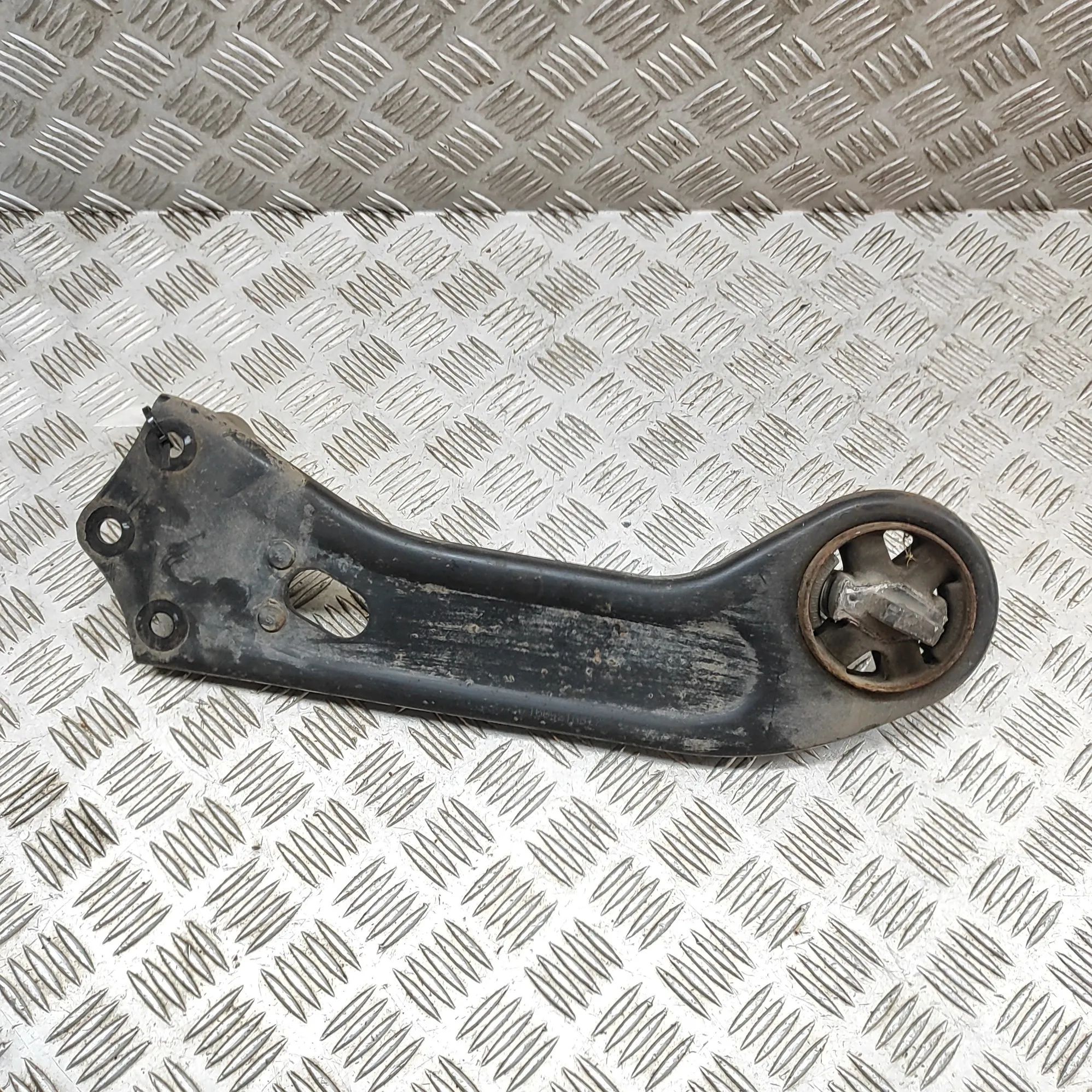 Kia Sportage Control arm — rear right Control arm — rear right — KIA SPORTAGE (QL) (2...