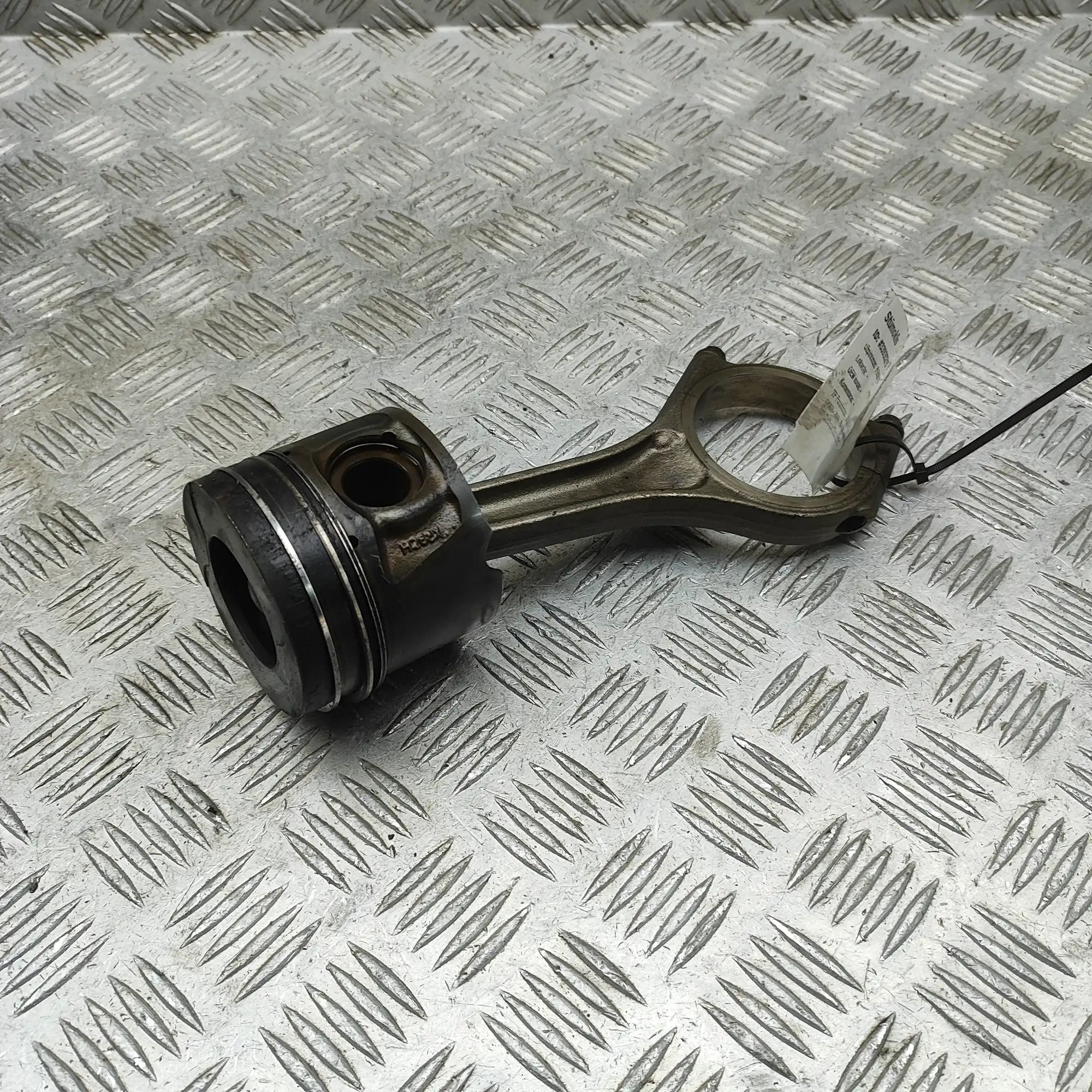 Jaguar XJ Piston Piston — JAGUAR XJ (X350) (2003-2009)

Generati...