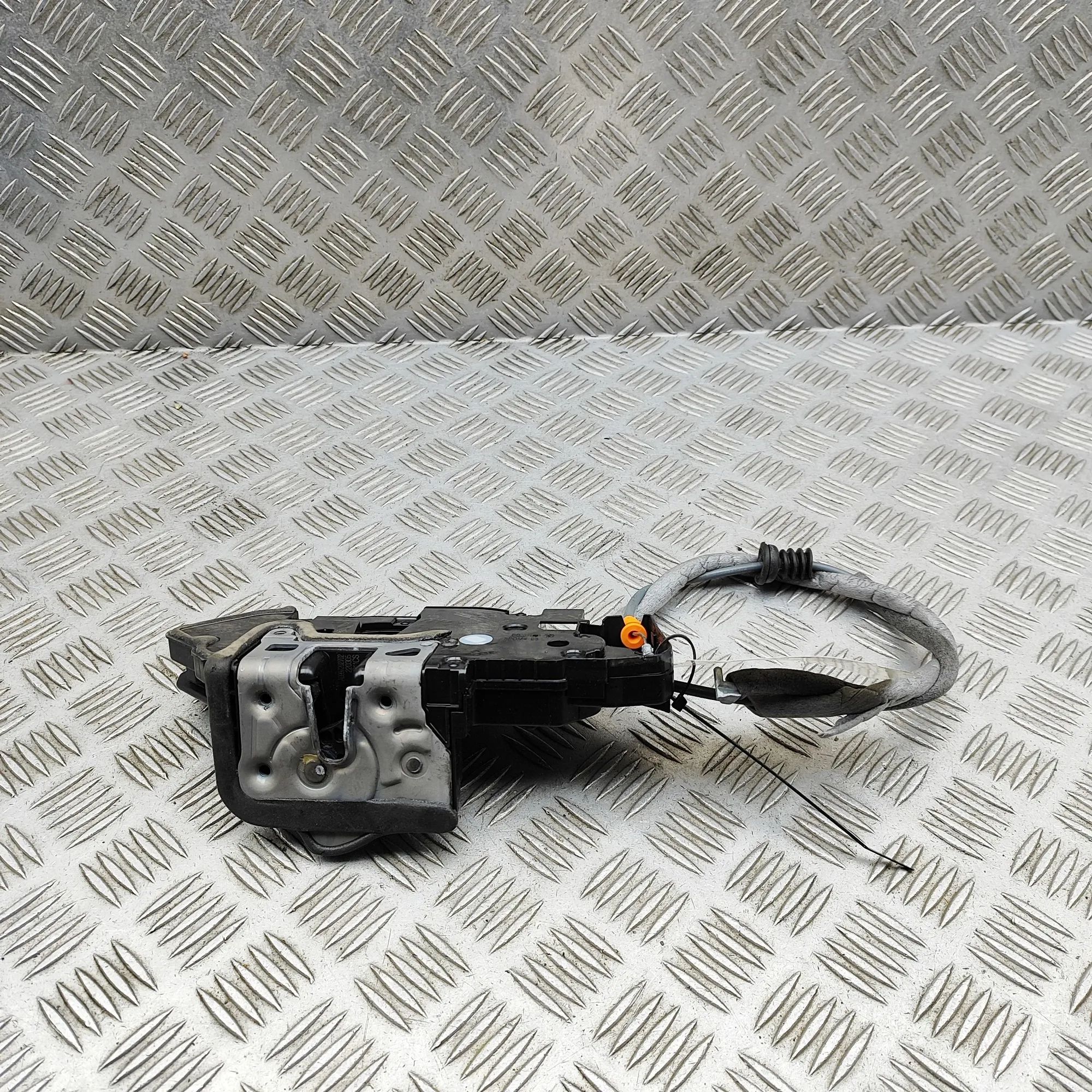 Mercedes-Benz GLA / EQA (H247) Door lock — front left Door lock — front left — MERCEDES BENZ GLA (H24...