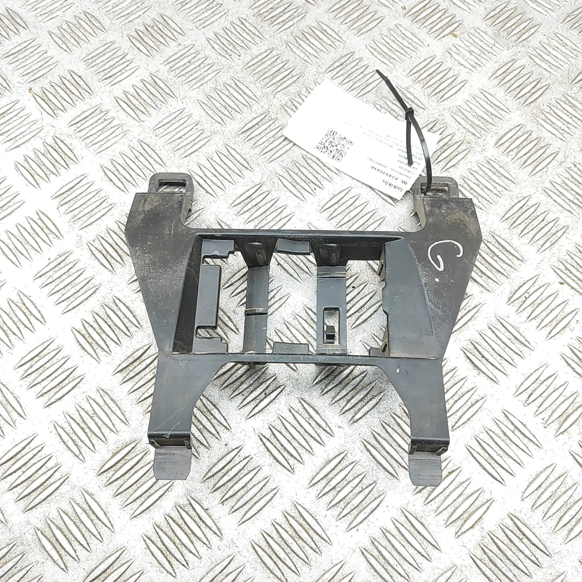 Mercedes-Benz GL / GLS (X166) Rear Bumper Middle Bracket Rear Bumper Middle Bracket — MERCEDES BENZ GLS ...