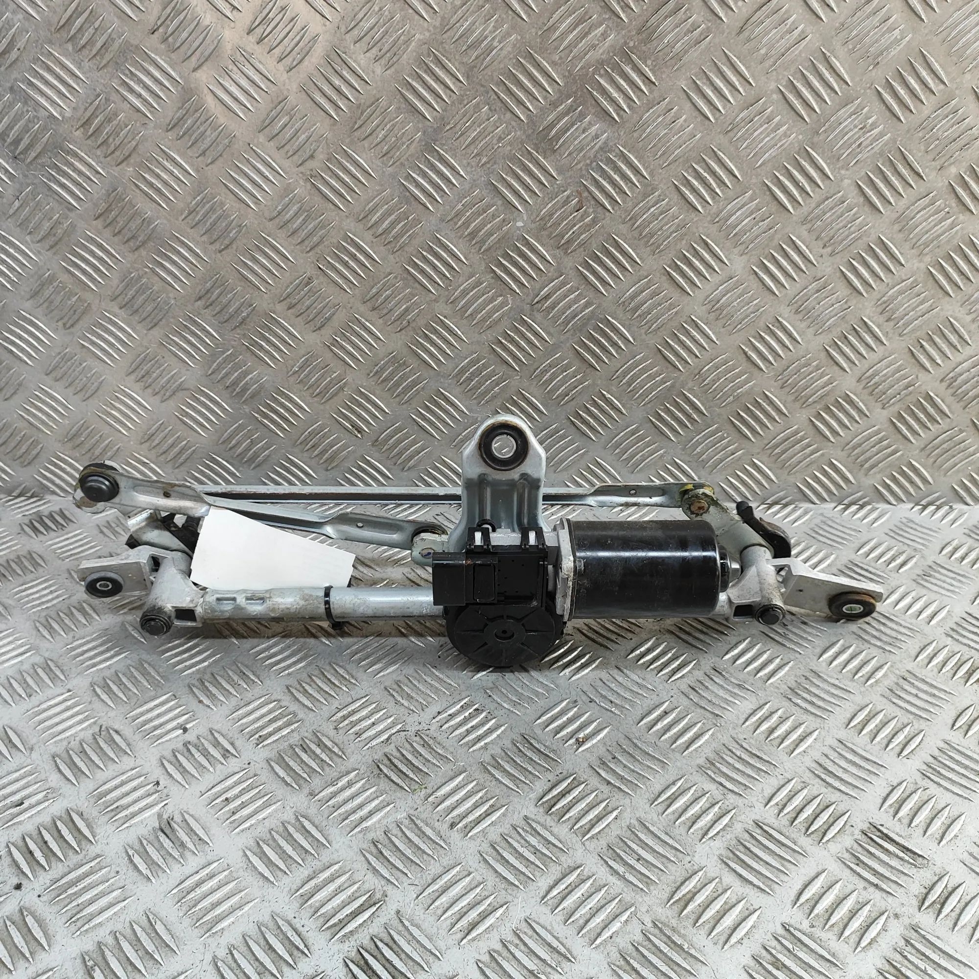 Hyundai Santa Fe Front Windshield Wiper Mechanism Front Windshield Wiper Mechanism — HYUNDAI SANT...
