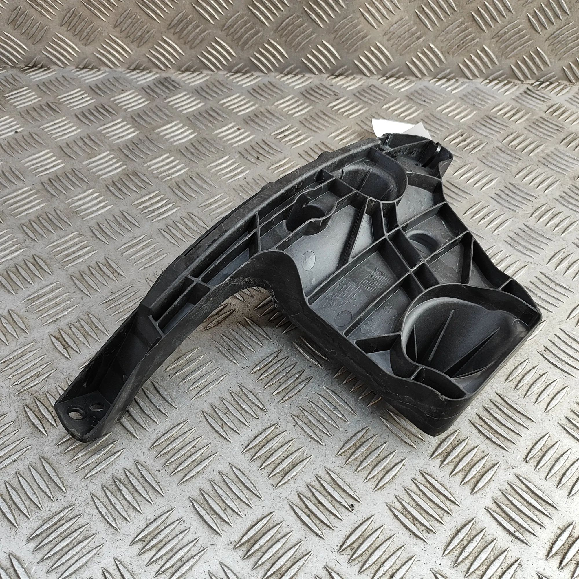 Audi e-tron GT (FW) Rear Left Bumper Bracket Rear Left Bumper Bracket — AUDI E-TRON GT (Salo...
