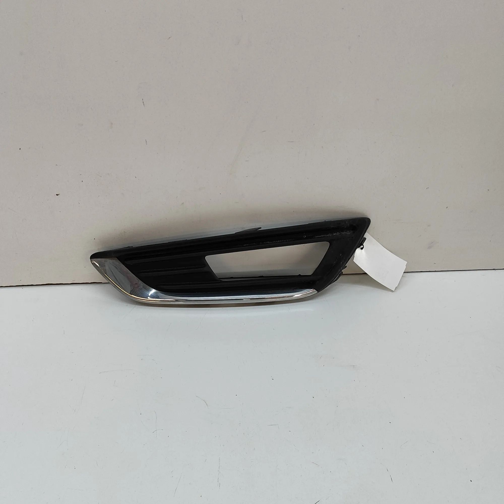 Ford Focus Grille — front — left Grille — front — left — FORD FOCUS (III) (2010-...