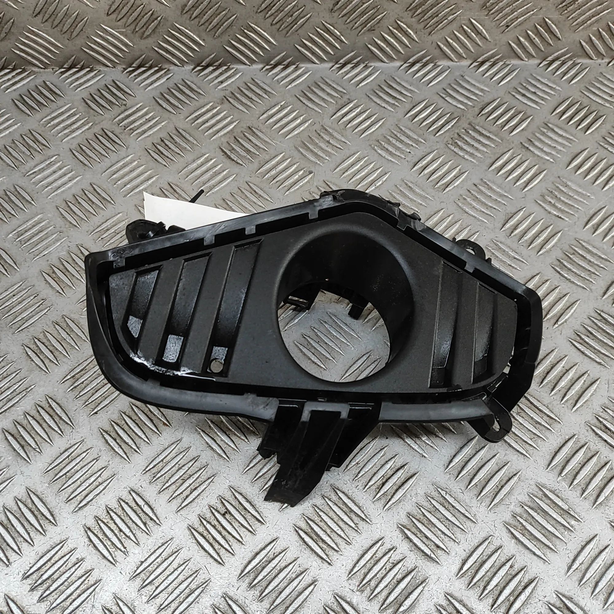 Toyota RAV4 (XA40) Grille — front — left Grille — front — left — TOYOTA RAV (4 V A5, H5)...