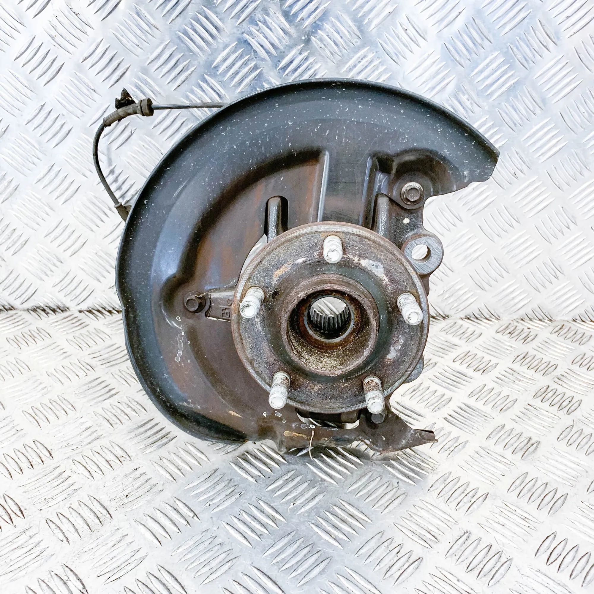 Ford Focus Front Right Wheel Hub Front Right Wheel Hub — FORD FOCUS (III) (2010-...