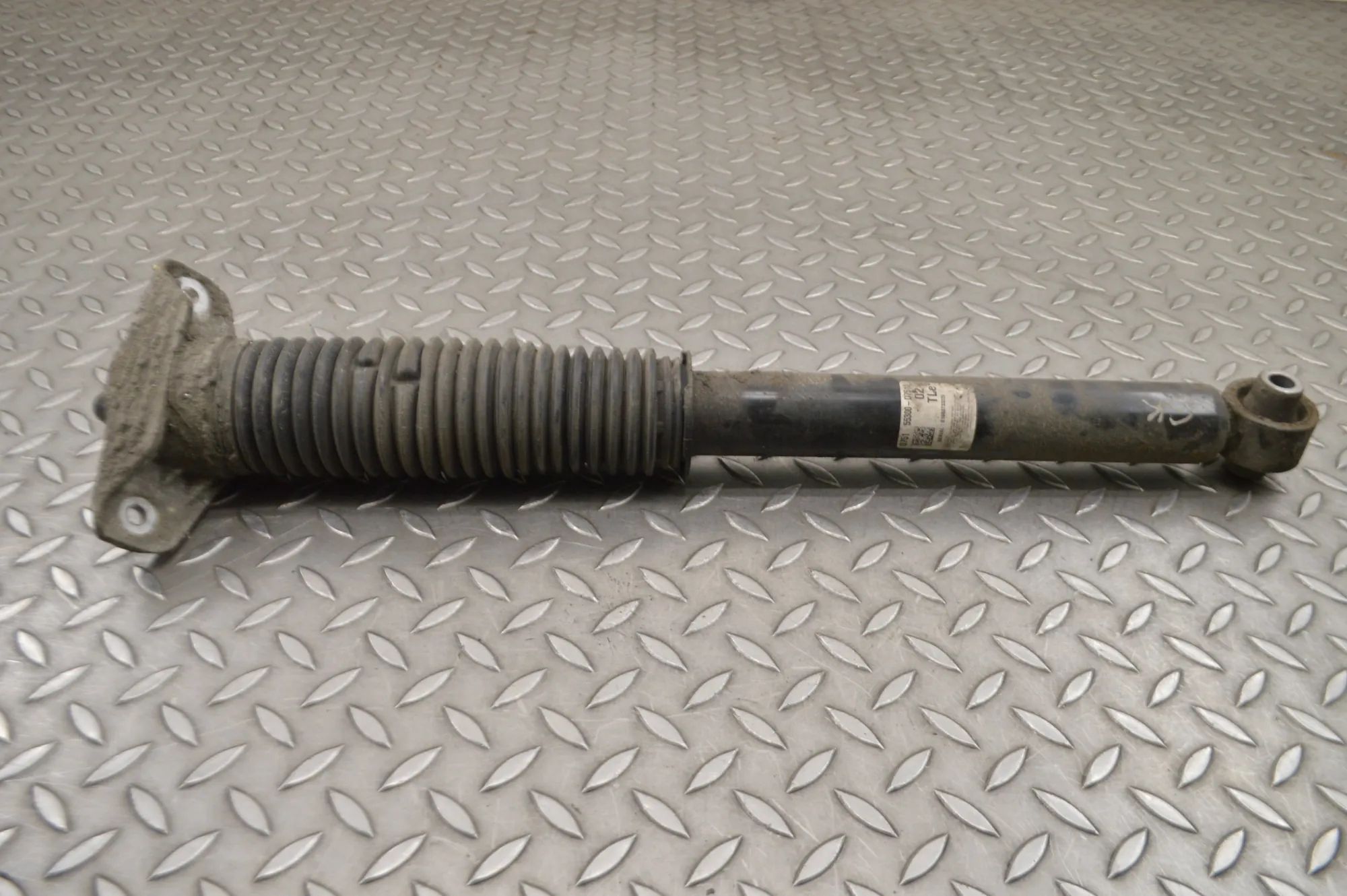 Hyundai Tucson Shock absorber — rear left Shock absorber — rear left — HYUNDAI TUCSON (TL...