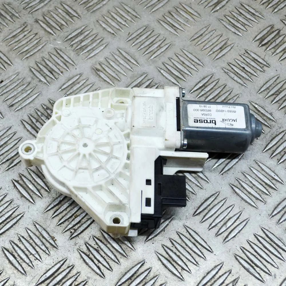 Jaguar XK Window regulator motor — front right Window regulator motor — front right — JAGUAR X...