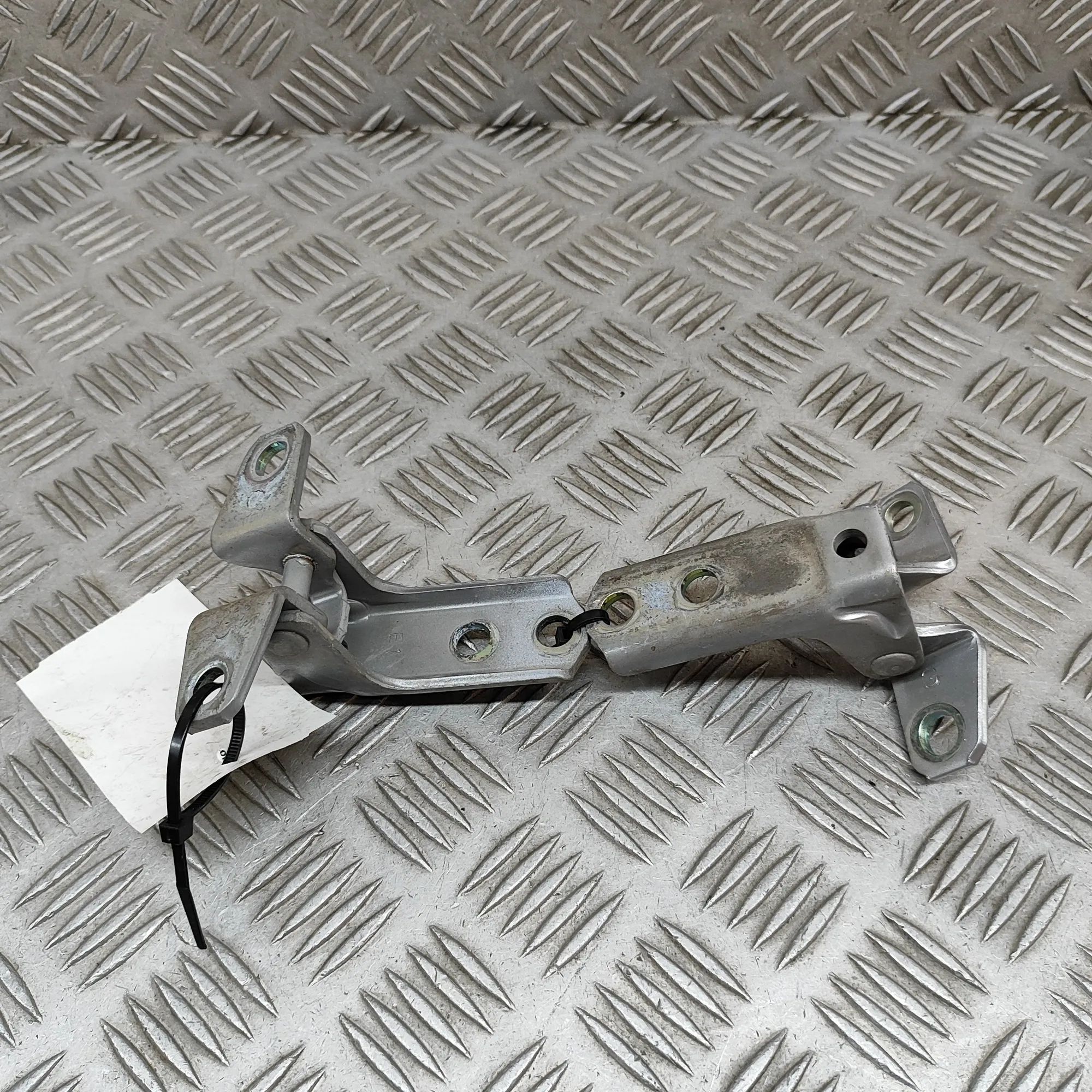 Mitsubishi Lancer Door hinge set — front right Door hinge set — front right — MITSUBISHI LANCE...