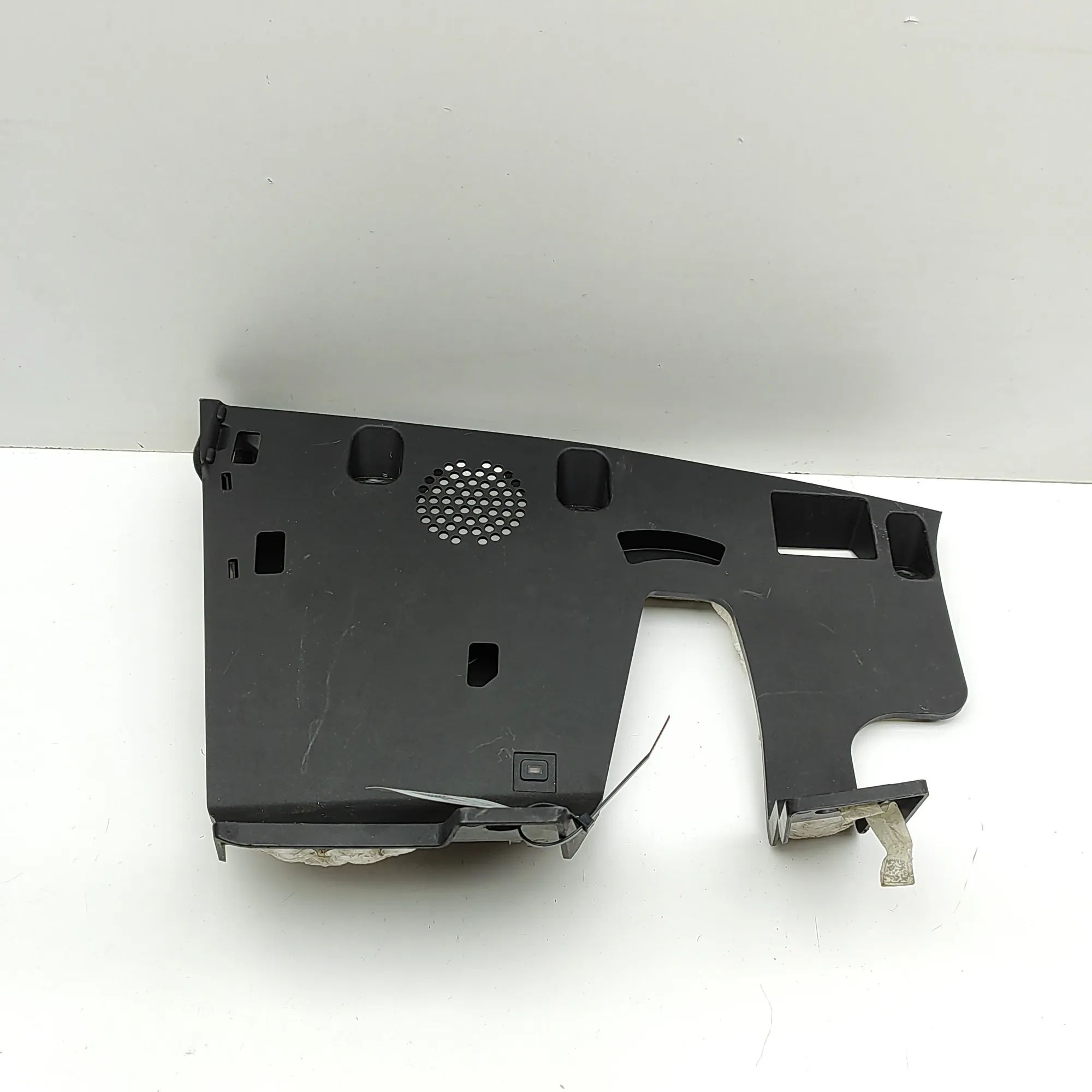 Maserati Levante Lower dashboard trim Lower dashboard trim — MASERATI LEVANTE (SUV M1...
