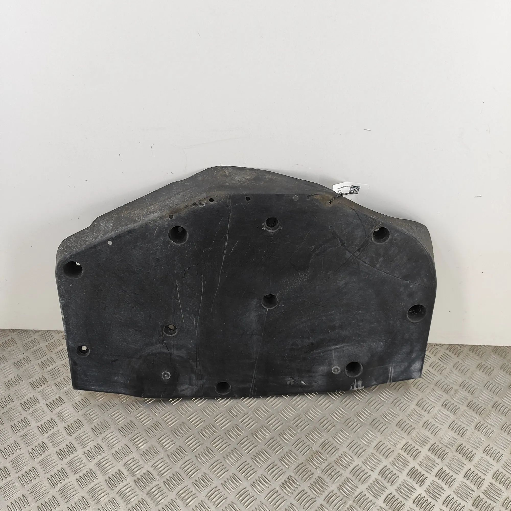 Maserati Ghibli Rear Middle Underbody Cover Rear Middle Underbody Cover — MASERATI GHIBLI (...