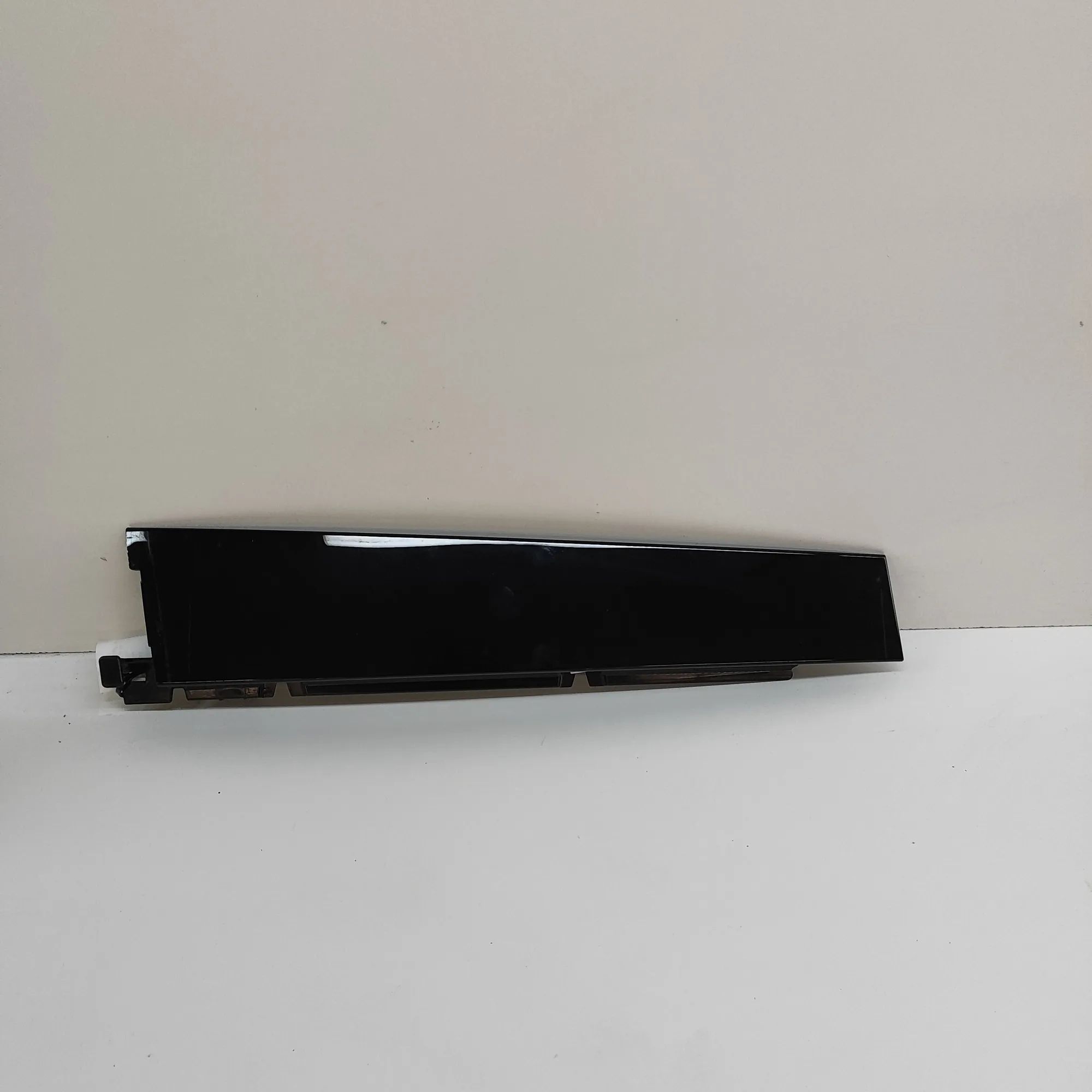 Ford Kuga Vertical door trim — rear — left Vertical door trim — rear — left — FORD KUGA (I...