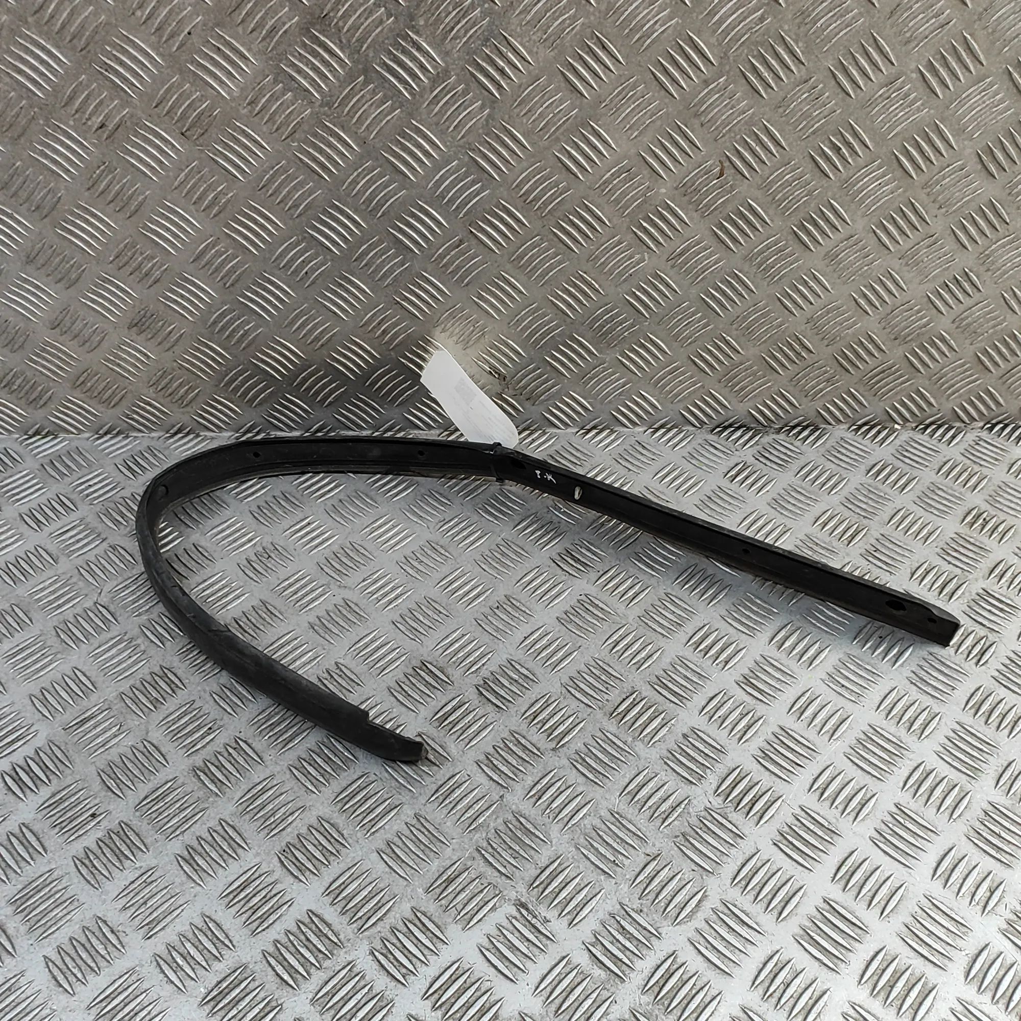 Maserati Levante Door rubber seal — front left Door rubber seal — front left — MASERATI LEVANT...