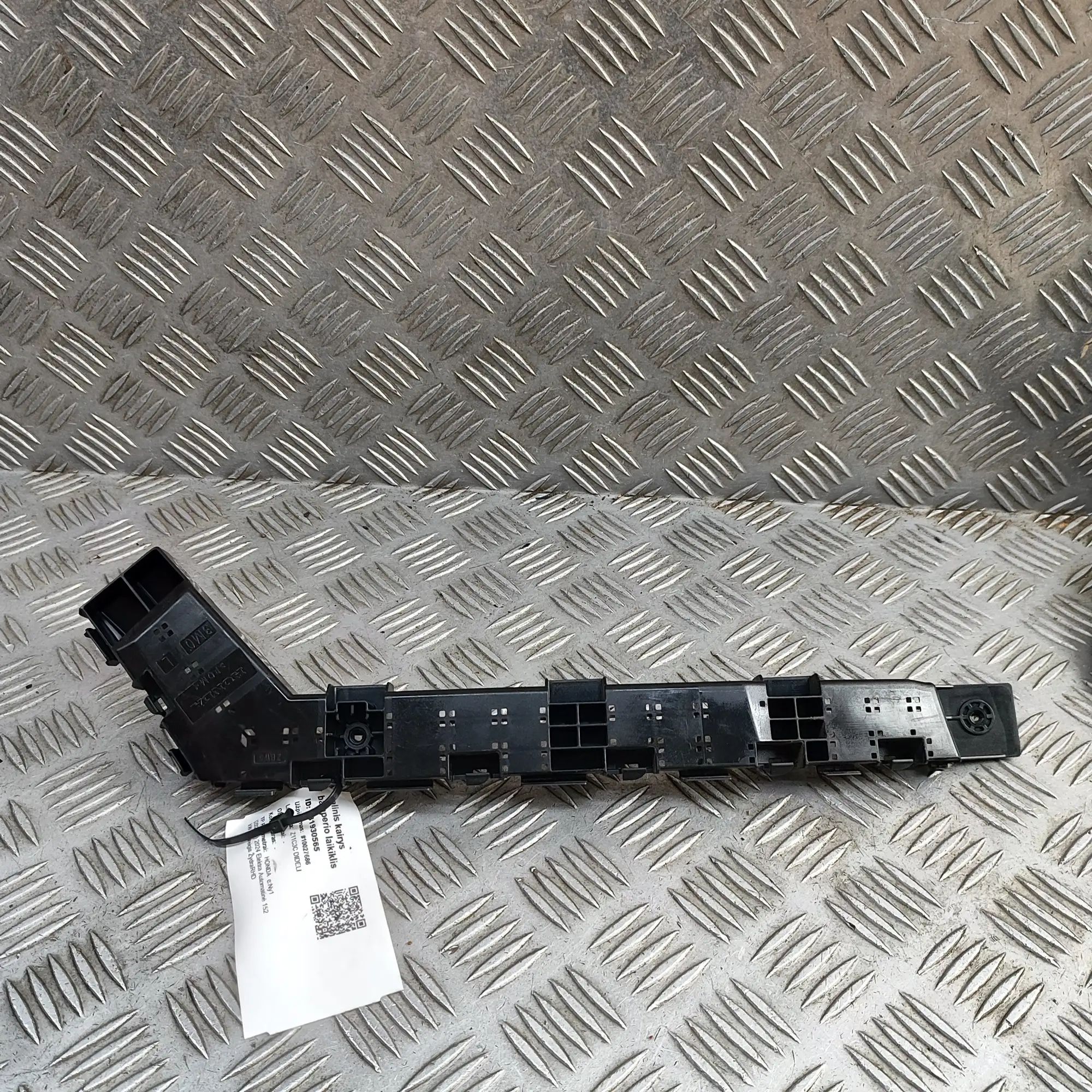 Honda HR-V / e:Ny1 Rear Left Bumper Bracket Rear Left Bumper Bracket — HONDA E:NY1 (2023-.....