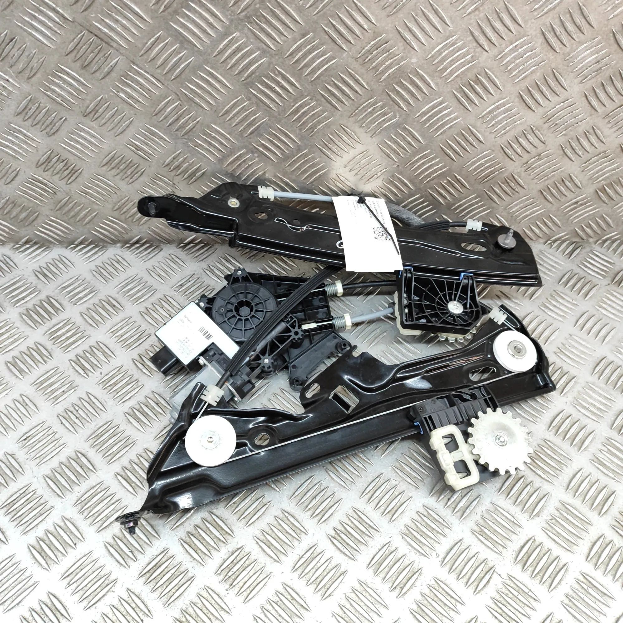 BMW i4 (G26) Rear Right Door Window Regulator Rear Right Door Window Regulator — BMW I4 (G26)...