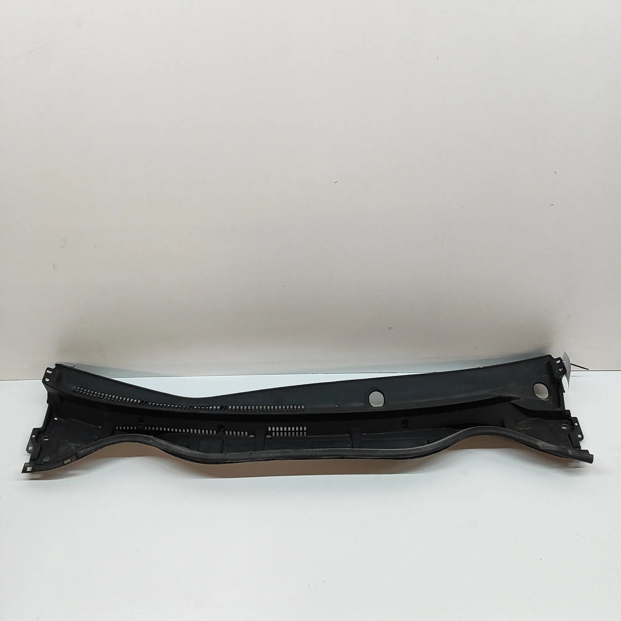 Toyota Auris Front Wiper Cowl Trim Front Wiper Cowl Trim — TOYOTA AURIS (_E18_) (2...