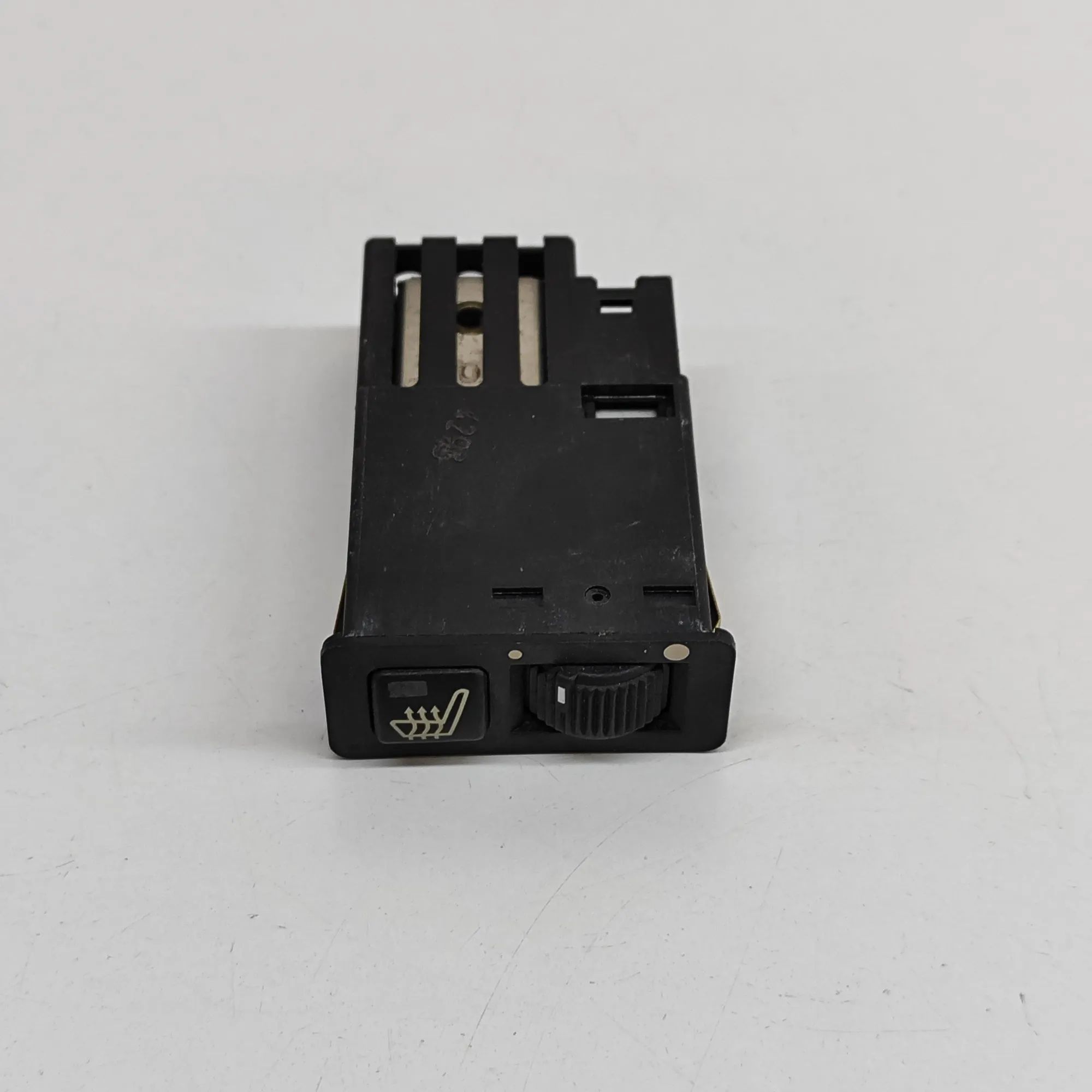 BMW 7 (E38) Seat heating switch Seat heating switch — BMW 7 (E38) (1994-2001) —...