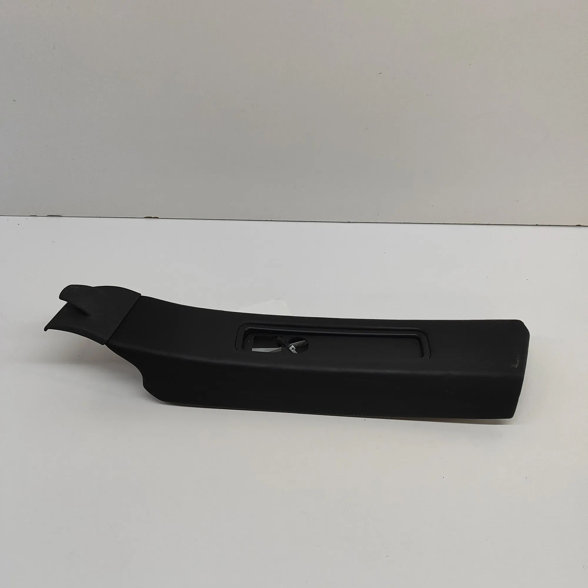 Porsche 911 (996) B-pillar trim — left B-pillar trim — left — PORSCHE 911 (996) (1997-...
