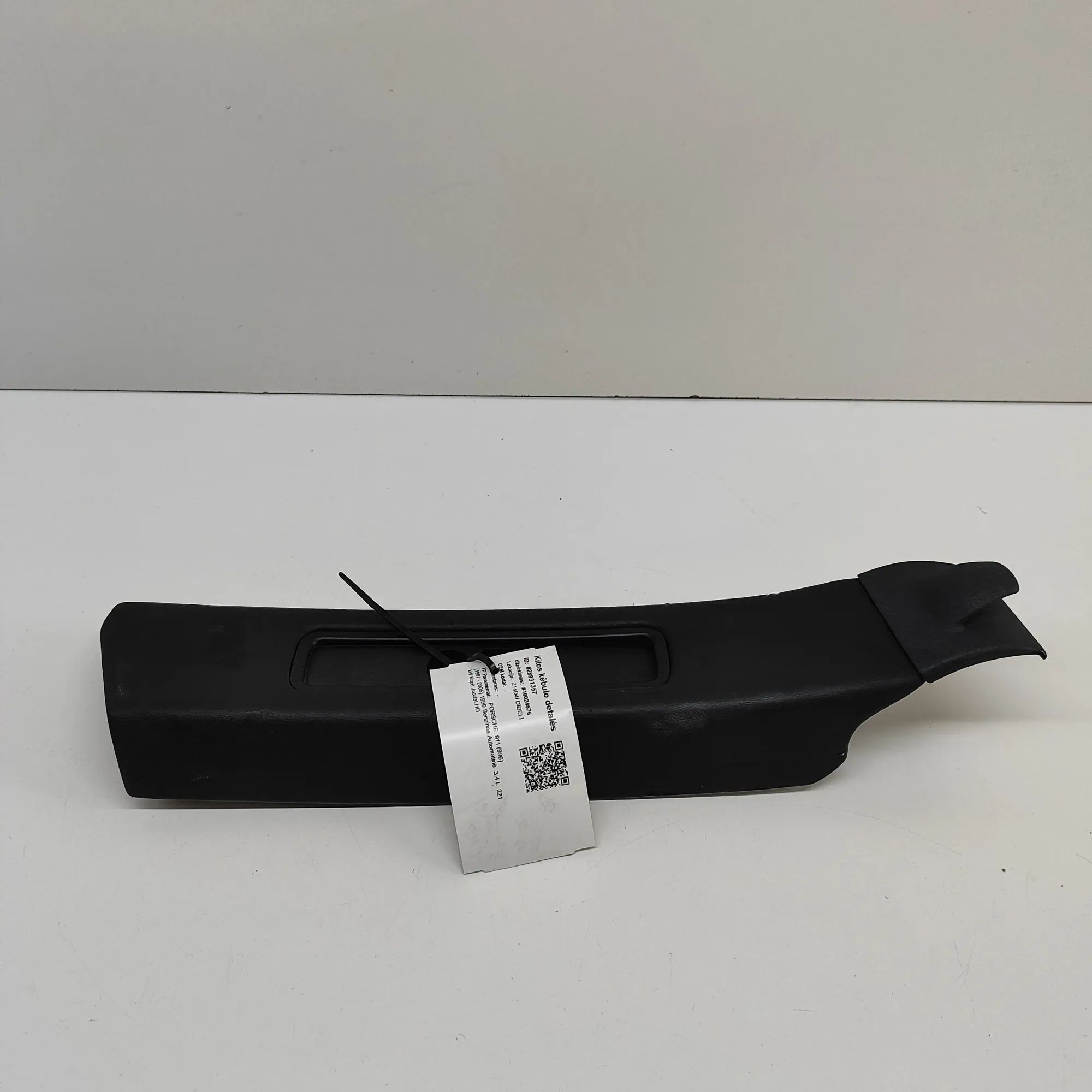Porsche 911 (996) B-pillar trim — right B-pillar trim — right — PORSCHE 911 (996) (1997...