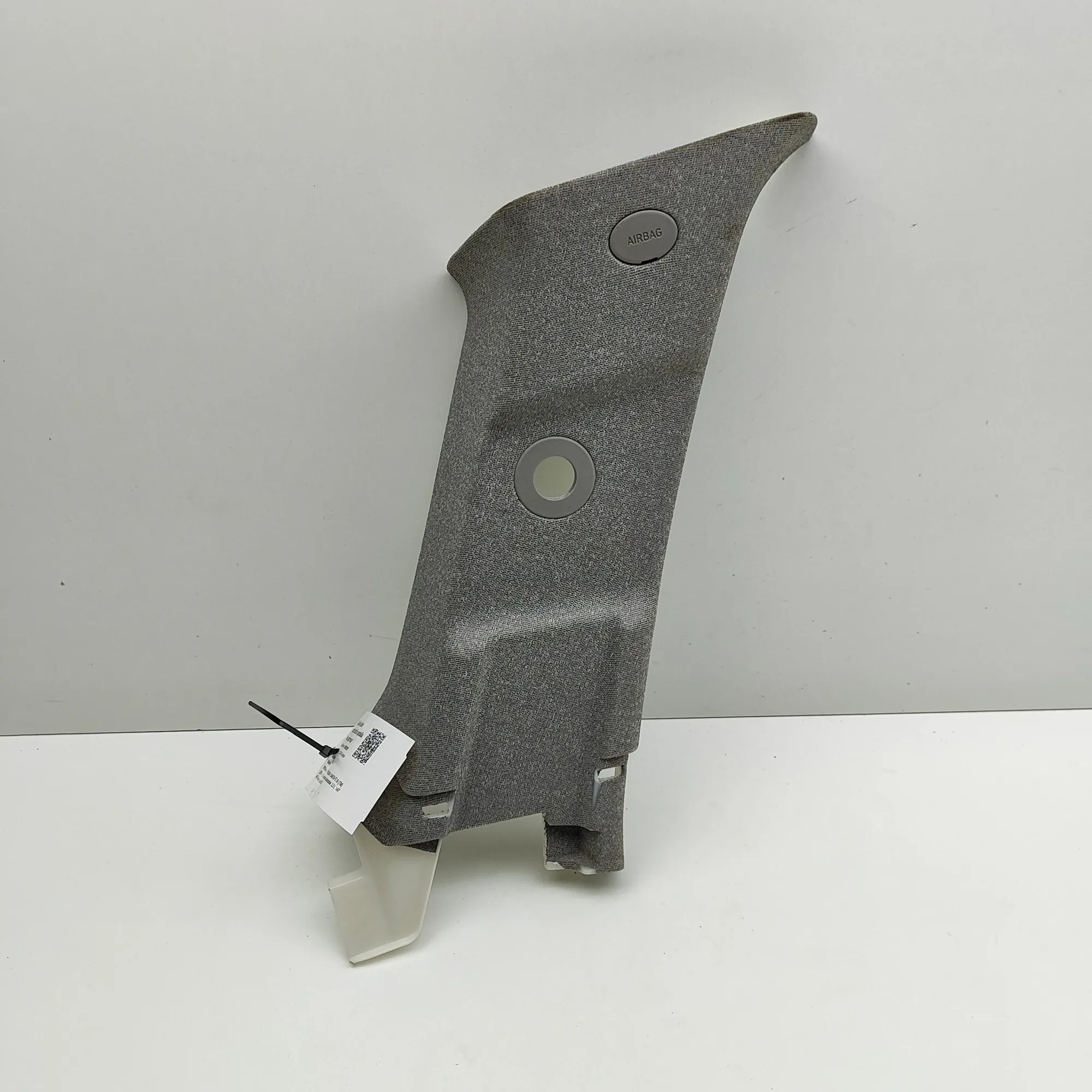 Hyundai Santa Fe Rear Left Pillar Trim Rear Left Pillar Trim — HYUNDAI SANTA (FÉ IV TM...
