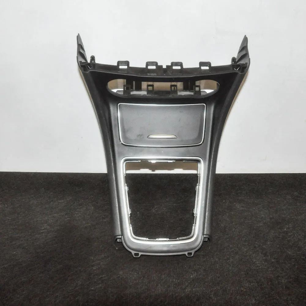 Mercedes-Benz GLA (X156) Gear Shifting Level Plastic Trim Gear Shifting Level Plastic Trim — MERCEDES BEN...
