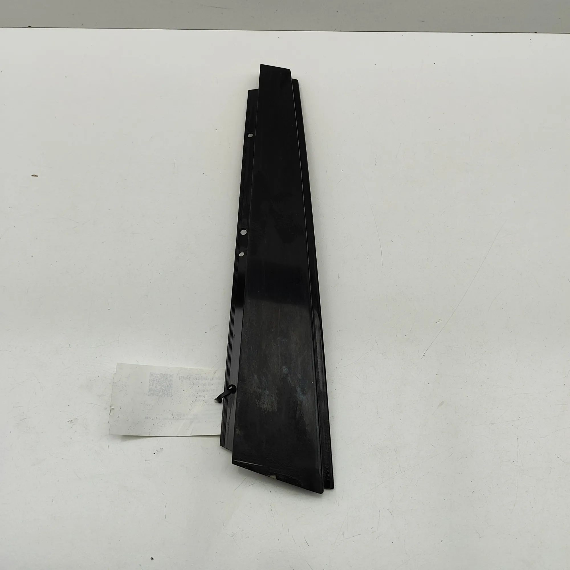 BMW 7 (E38) Vertical door trim — rear right Vertical door trim — rear right — BMW 7 (E38) (...