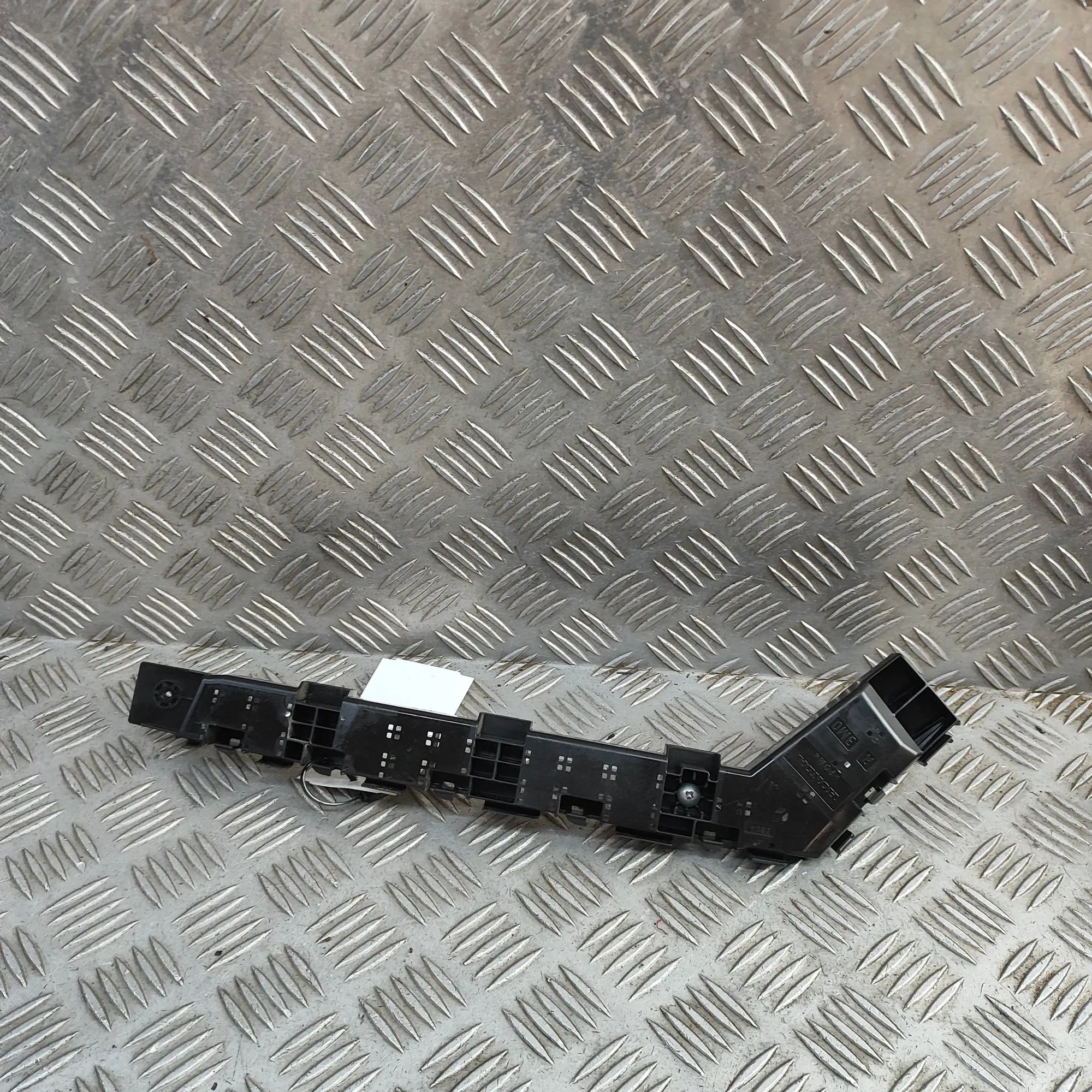 Honda HR-V / e:Ny1 Rear Right Bumper Bracket Rear Right Bumper Bracket — HONDA E:NY1 (2023-....