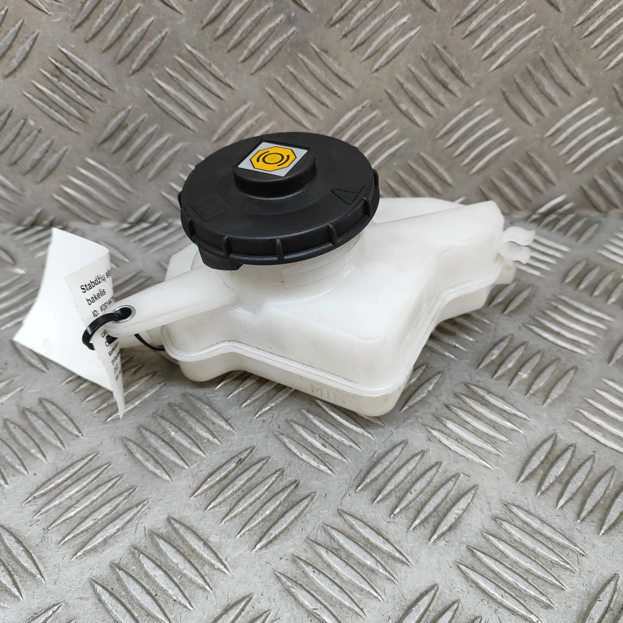 Honda CR-V Brake Fluid Reservoir Brake fluid reservoir — HONDA CR-V (VI RS_, RY_...