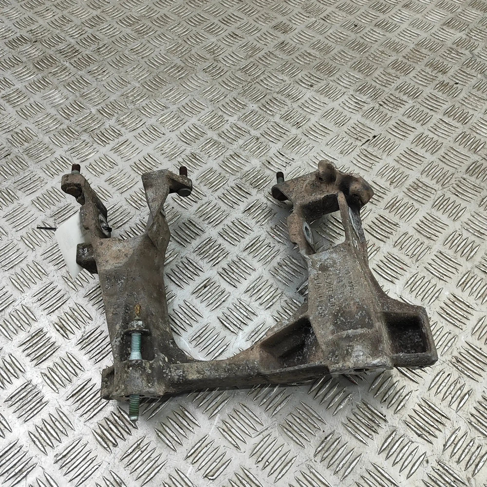 Porsche Boxster (986) Right Side Subframe Bracket Right Side Subframe Bracket — PORSCHE BOXSTER (...
