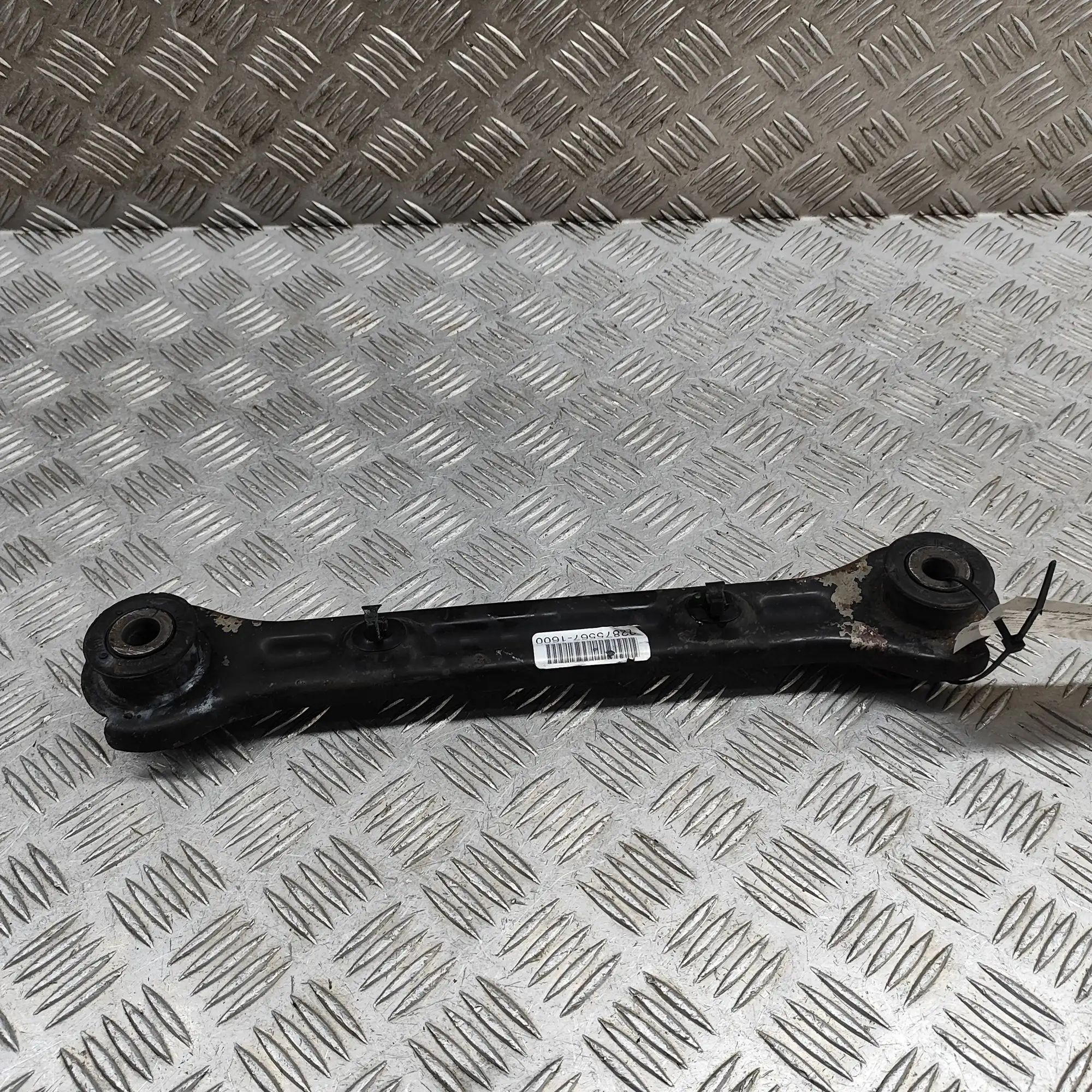 Chevrolet Camaro Control arm — rear right Control arm — rear right — CHEVROLET CAMARO (20...