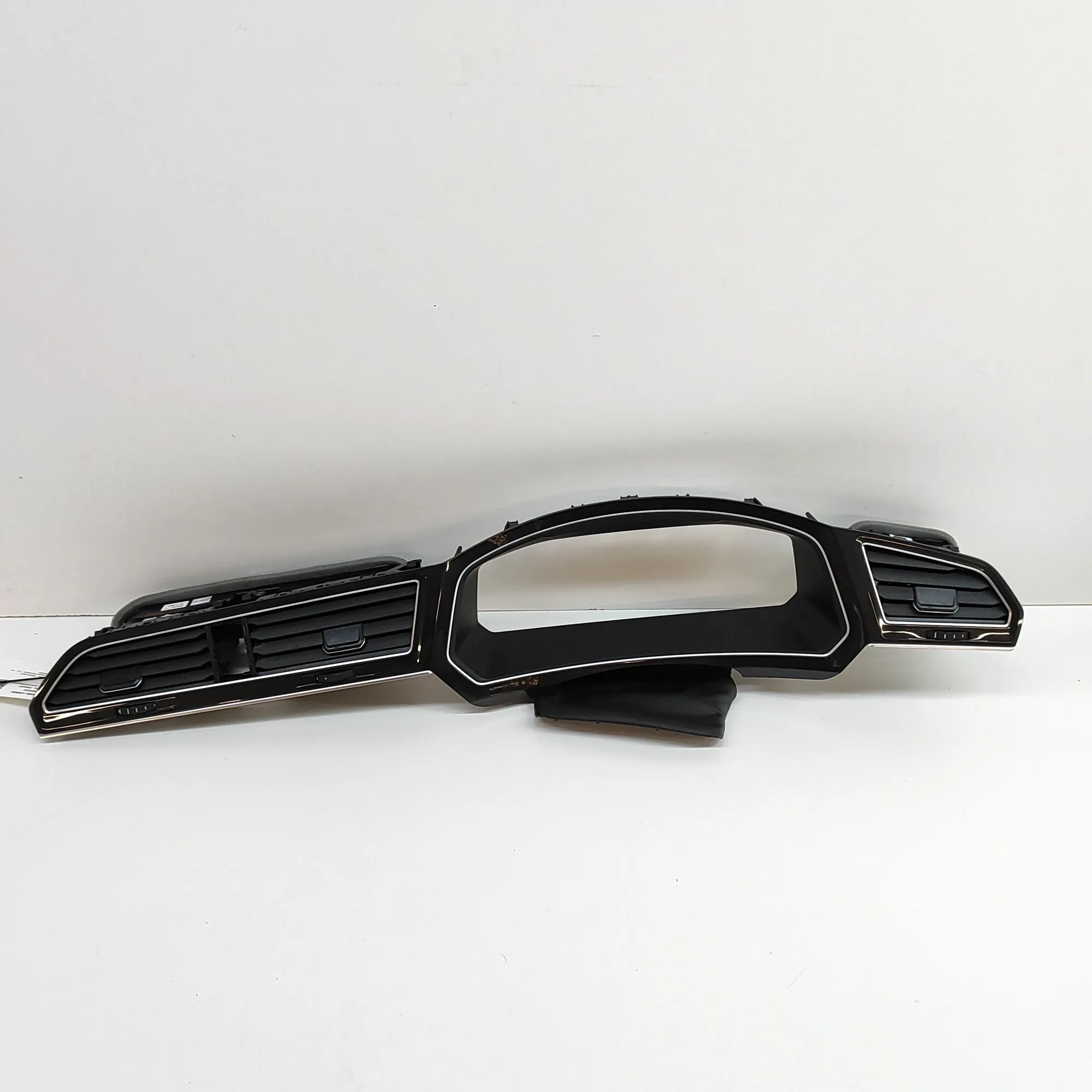 Volkswagen Tiguan Instrument Cluster Trim Instrument Cluster Trim — VW TIGUAN (AD1) (2016...