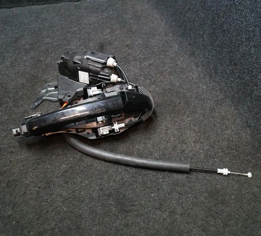 Jaguar XE Door lock — front right Door lock — front right — JAGUAR XE (X760) (201...