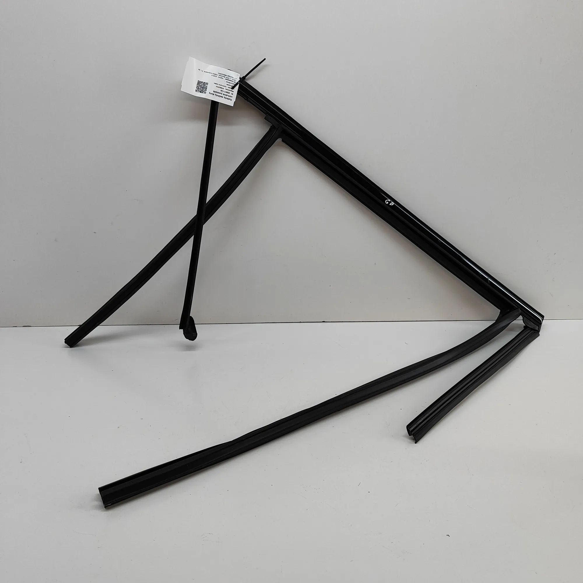 Volvo XC90 Upper door trim strip — rear right Upper door trim strip — rear right — VOLVO XC90...