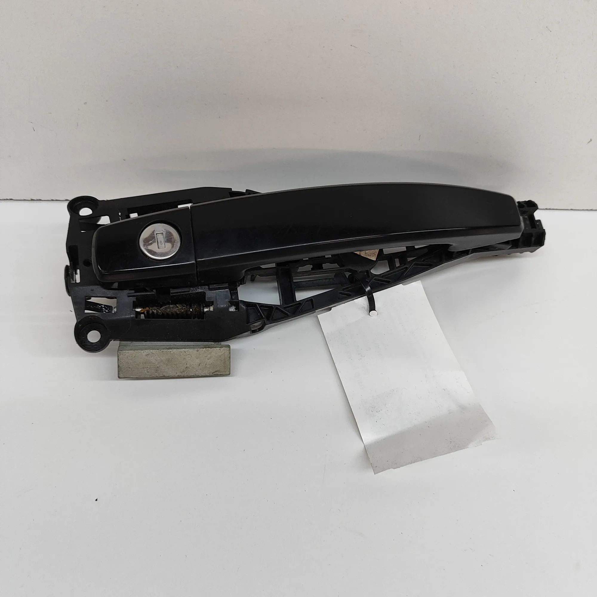 Chevrolet Camaro Exterior door handle — front left Exterior door handle — front left — CHEVROLET C...