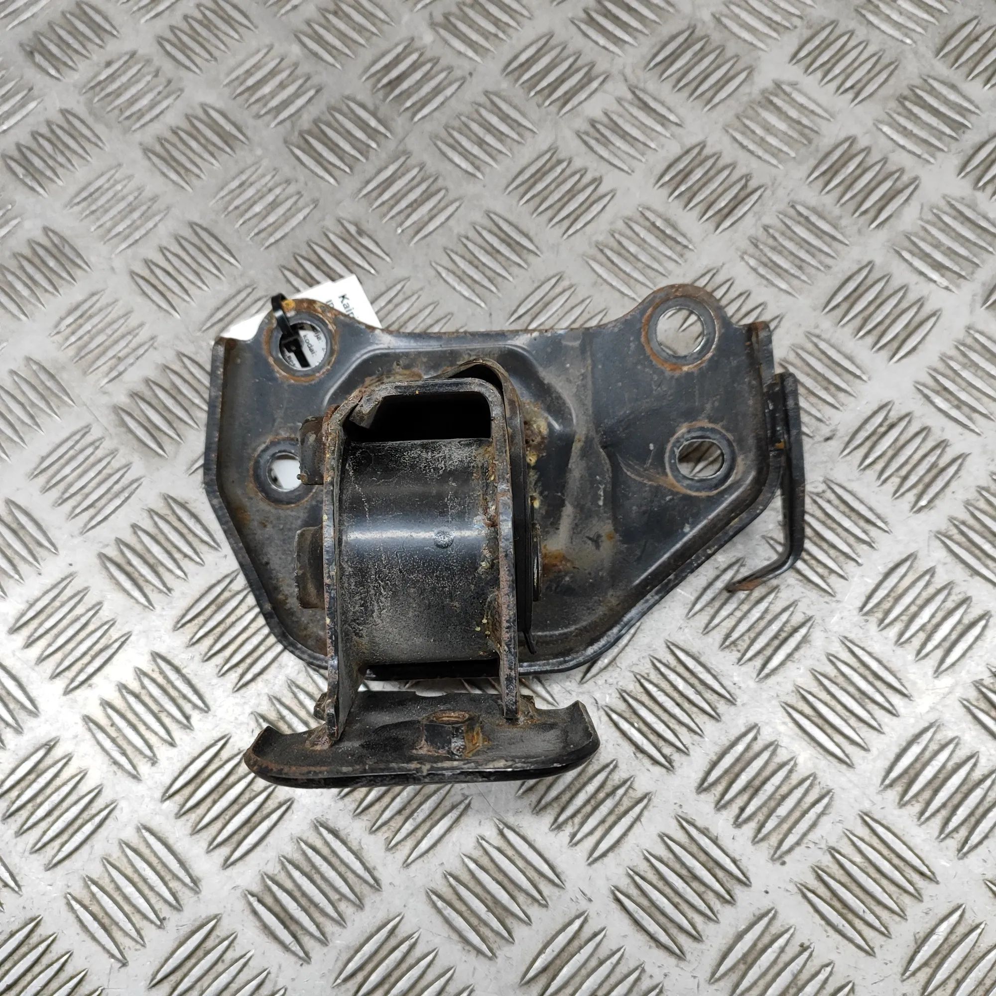 Toyota RAV4 (XA40) Left Side Engine Mount Left Side Engine Mount — TOYOTA RAV (4 IV _A4_)...