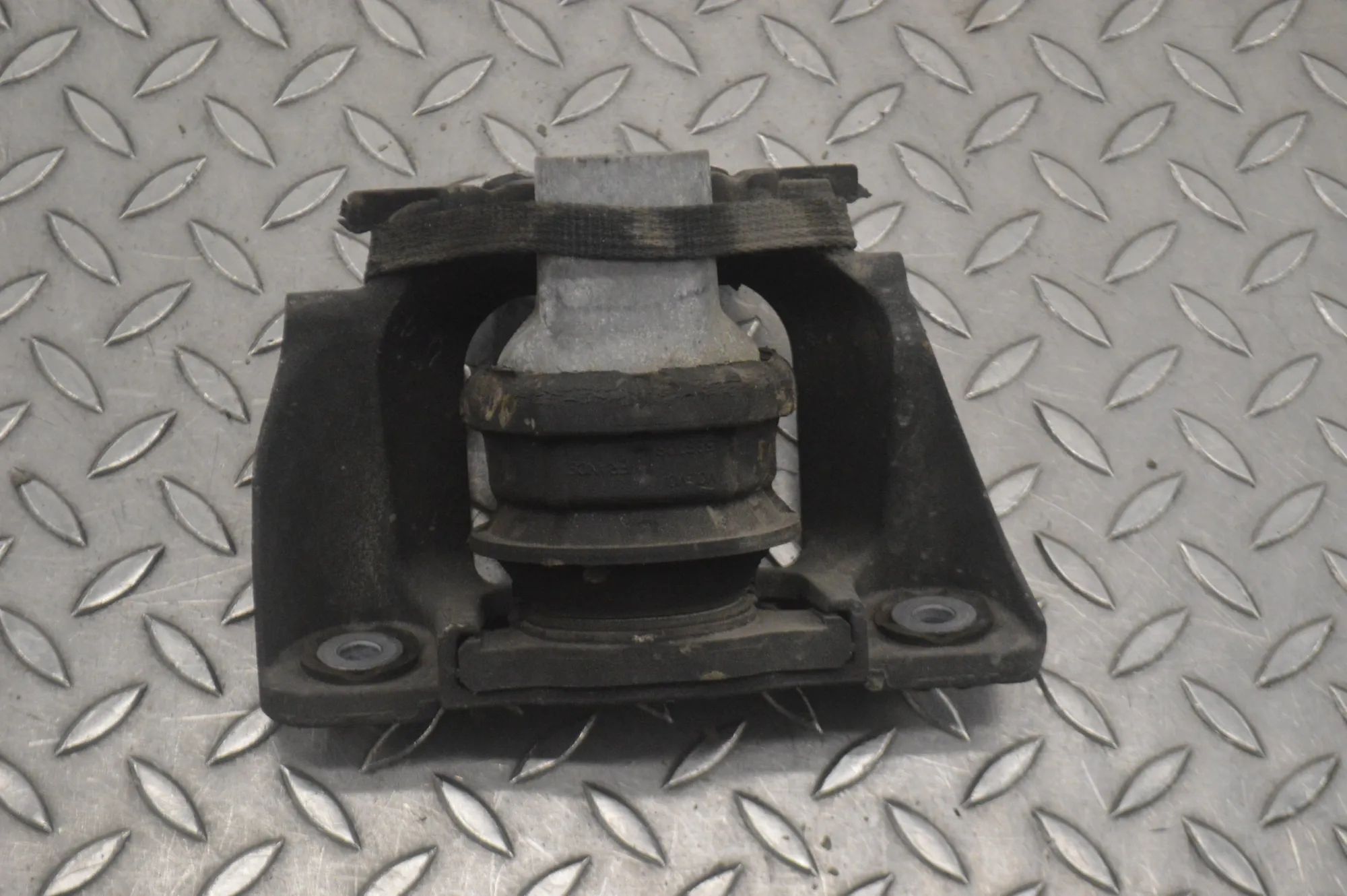 Volvo XC90 Right Side Engine Mount Right Side Engine Mount — VOLVO XC90 (II) (2014...